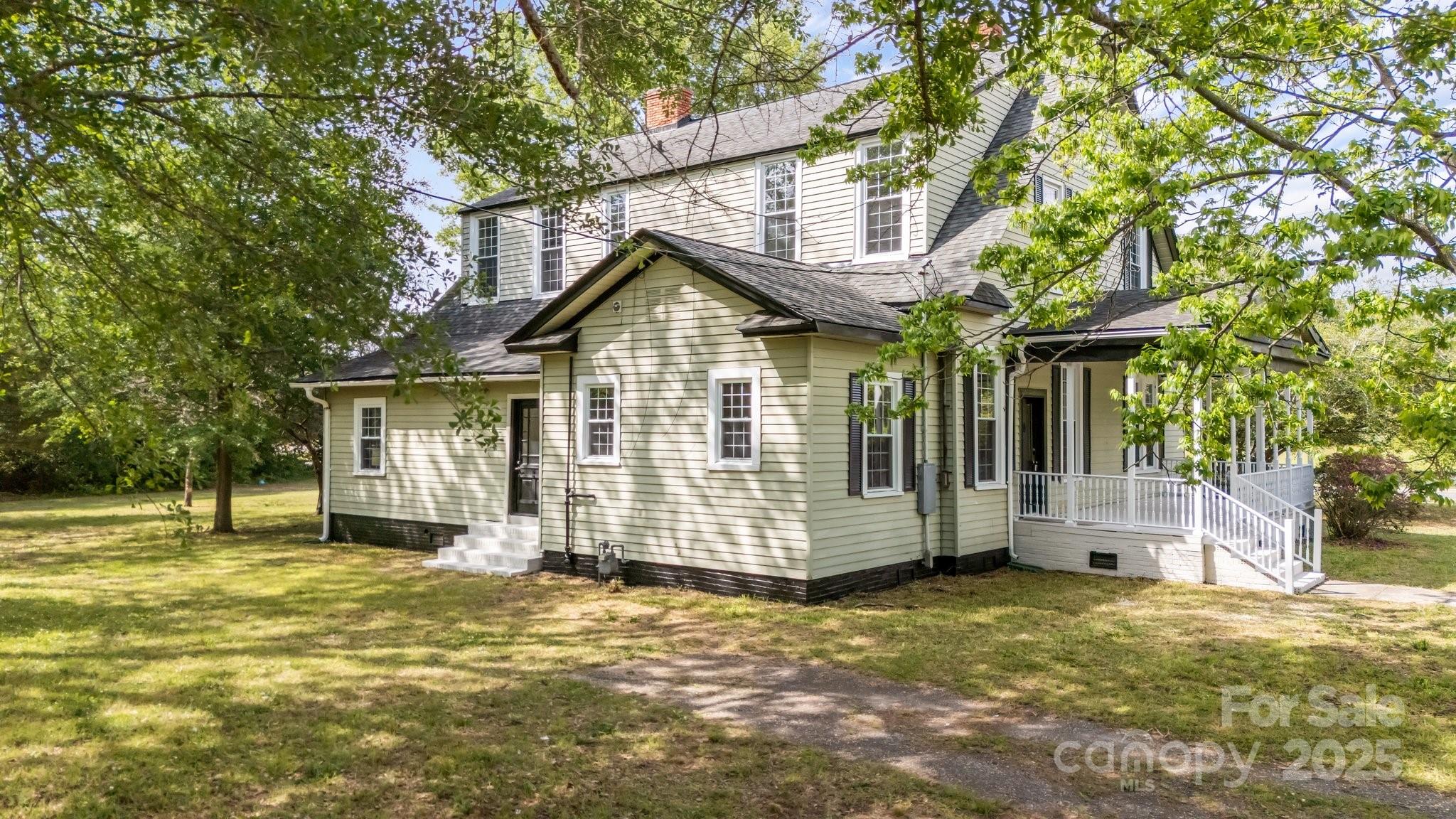 301 W Central Street — Maxton