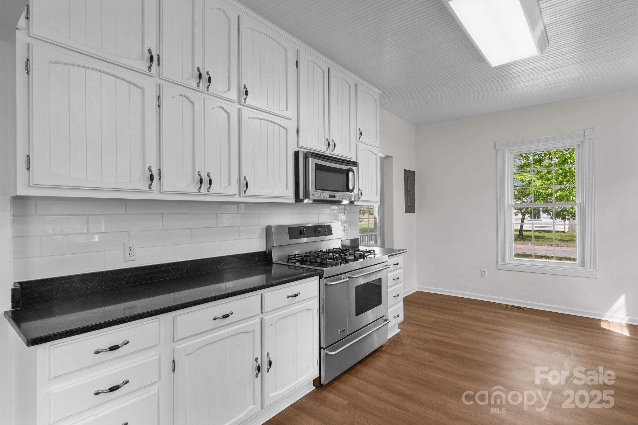 301 W Central Street — Maxton