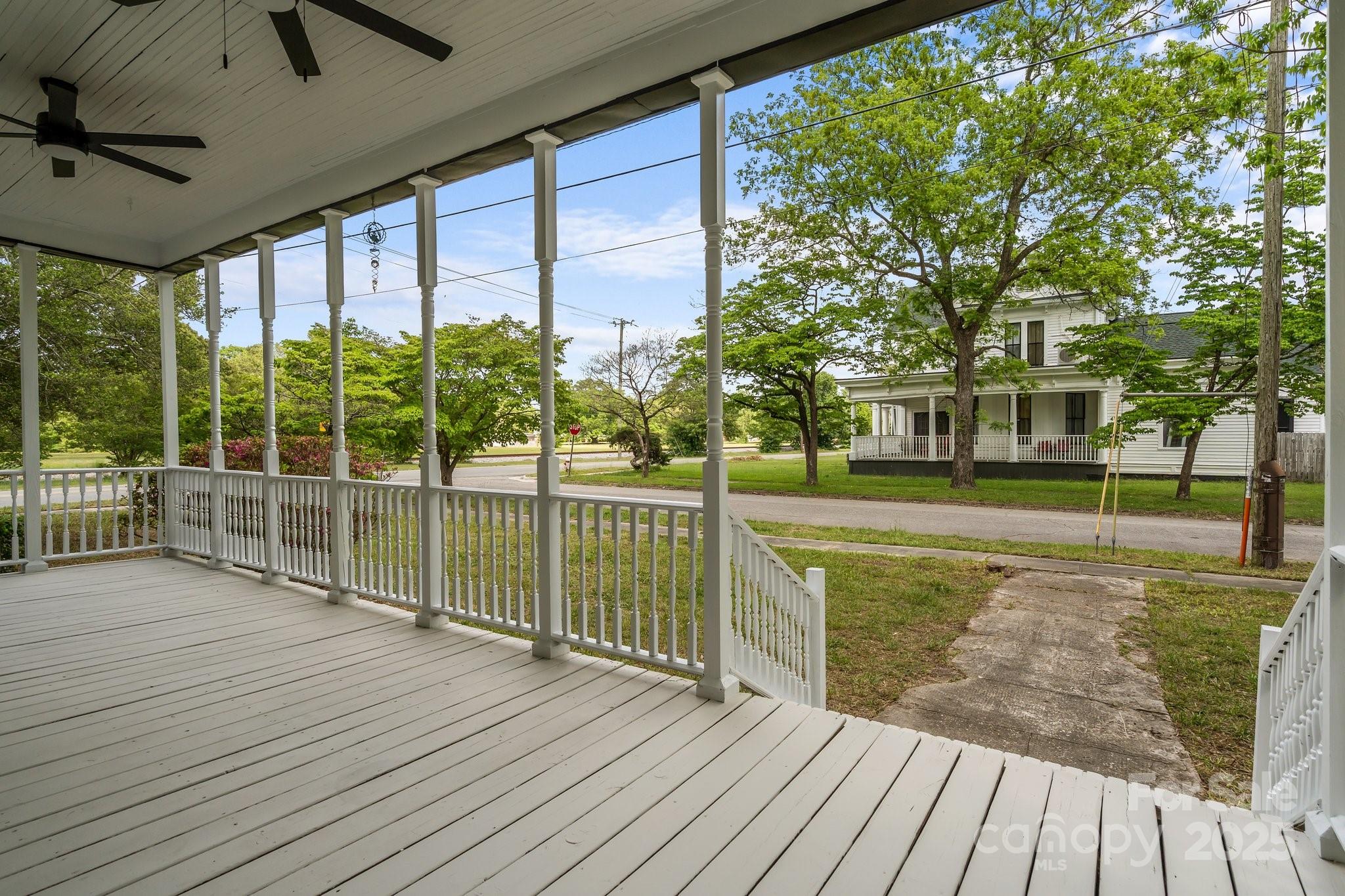 301 W Central Street — Maxton