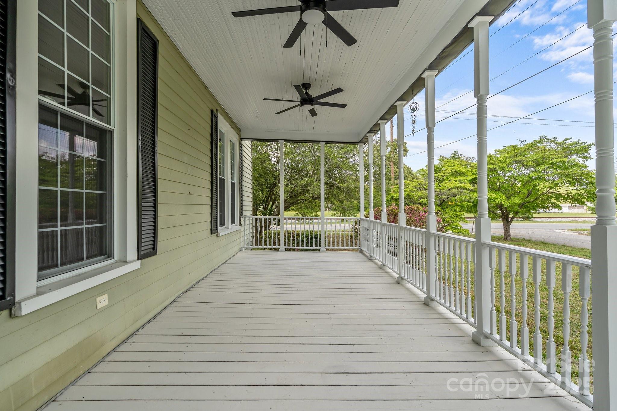 301 W Central Street — Maxton