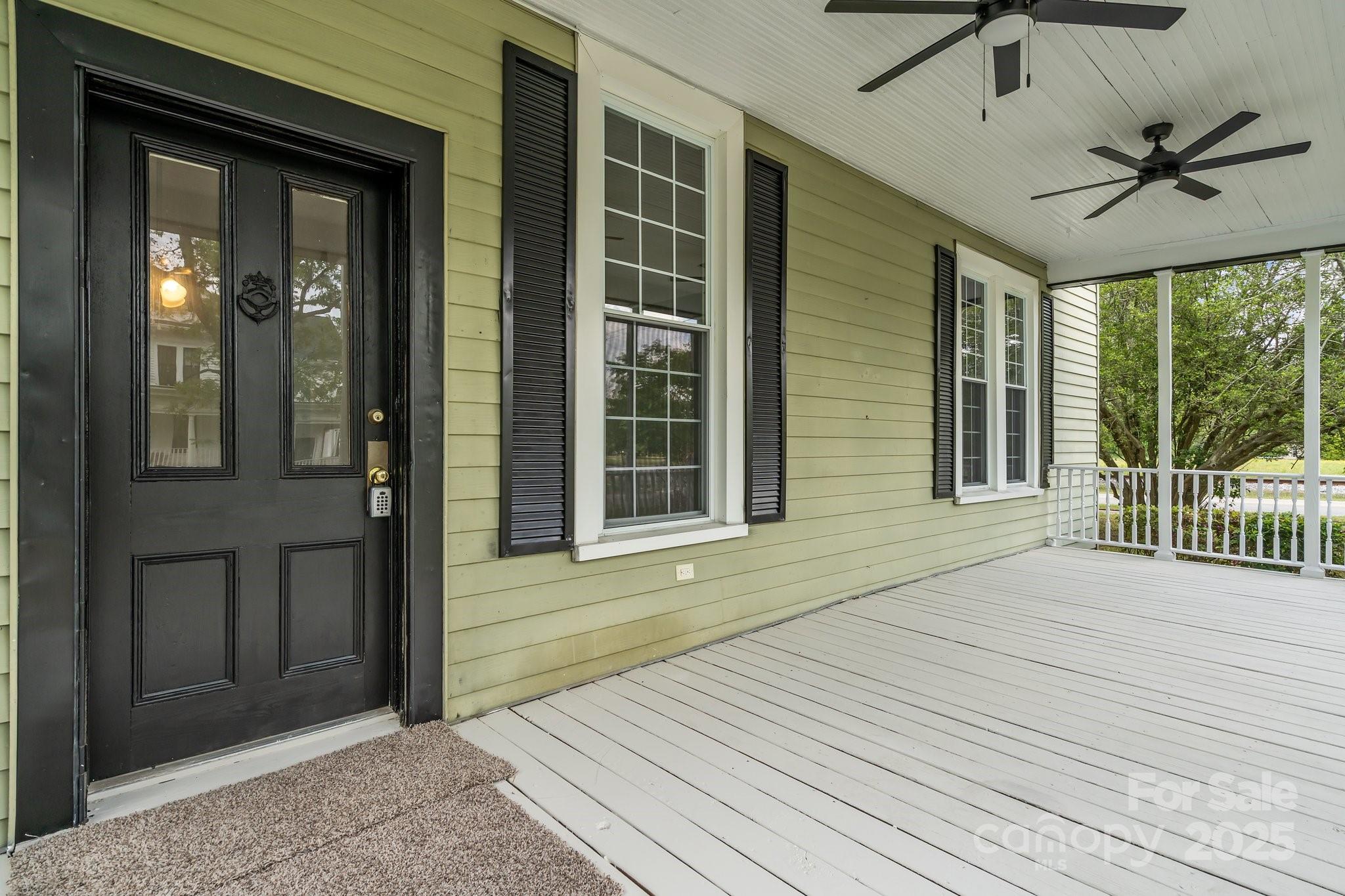 301 W Central Street — Maxton