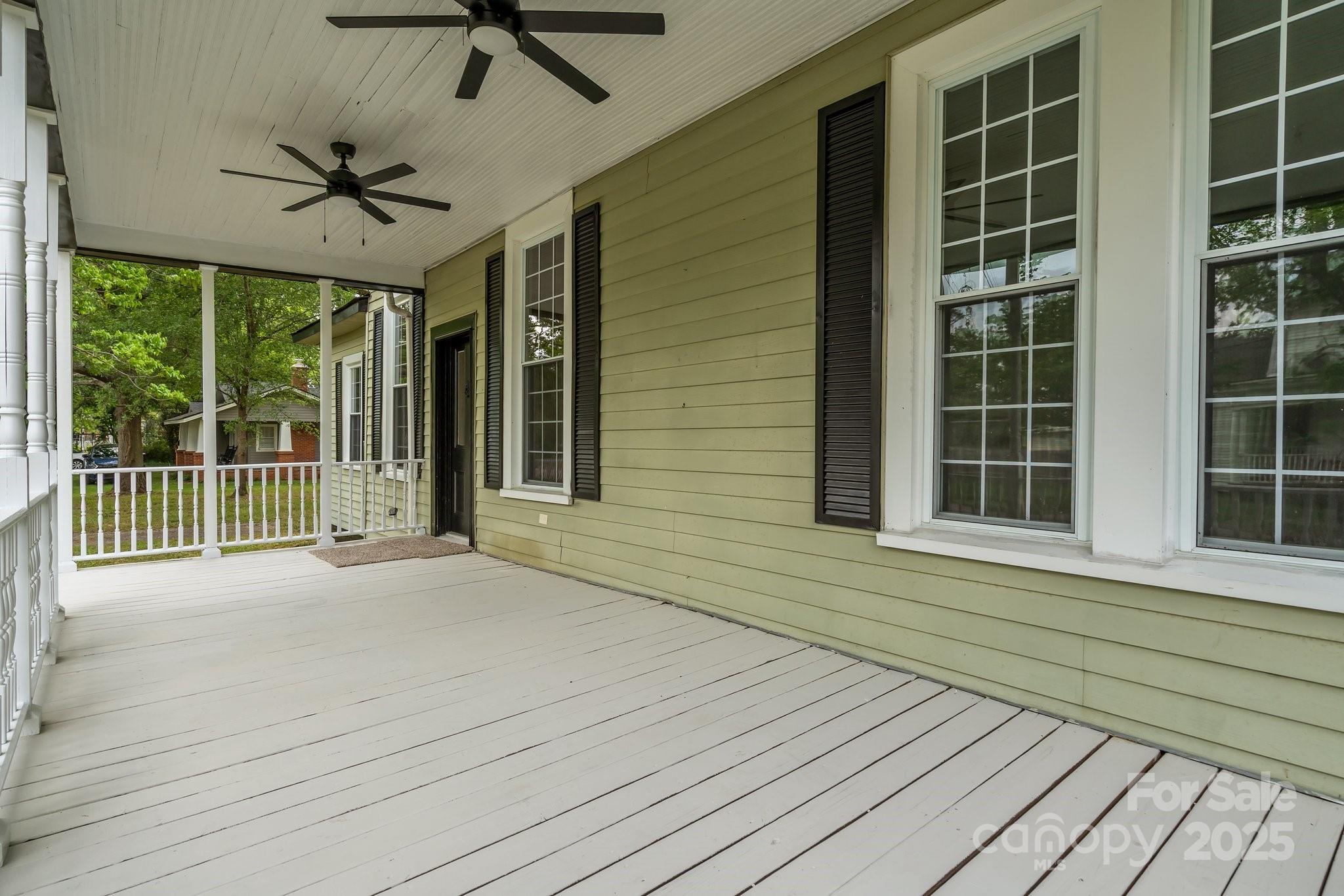 301 W Central Street — Maxton
