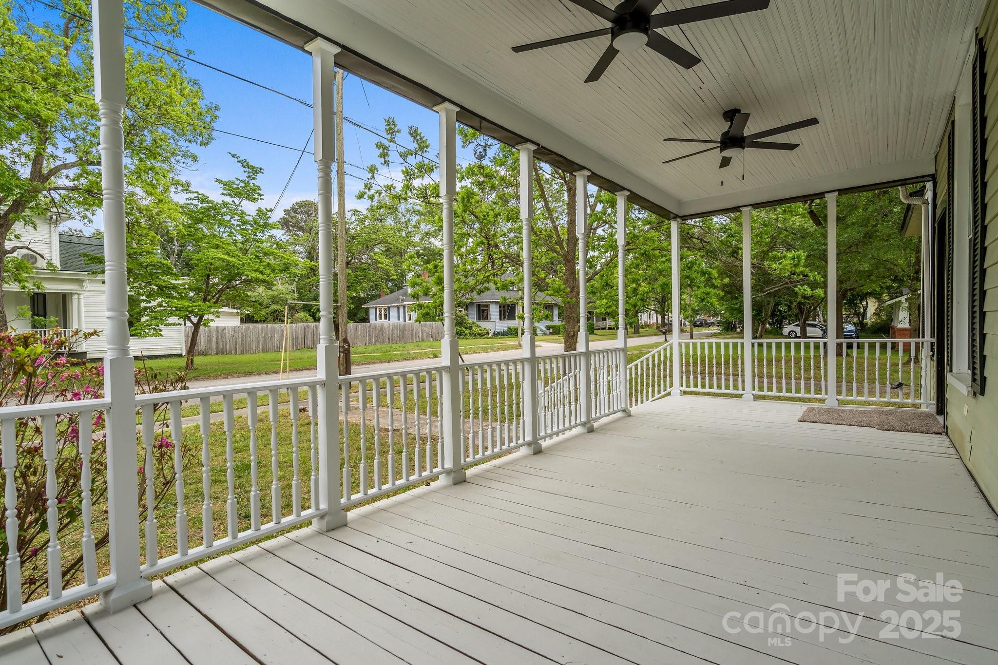 301 W Central Street — Maxton