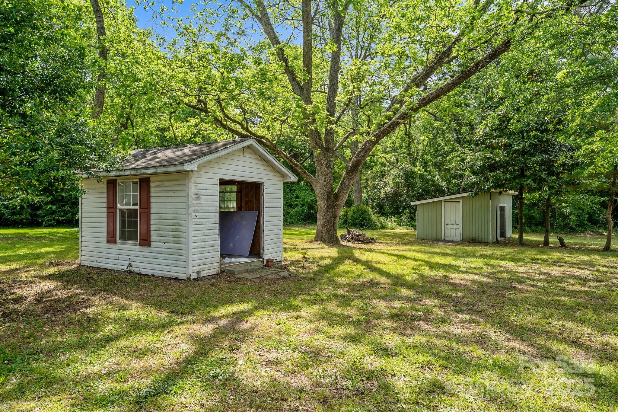 301 W Central Street — Maxton