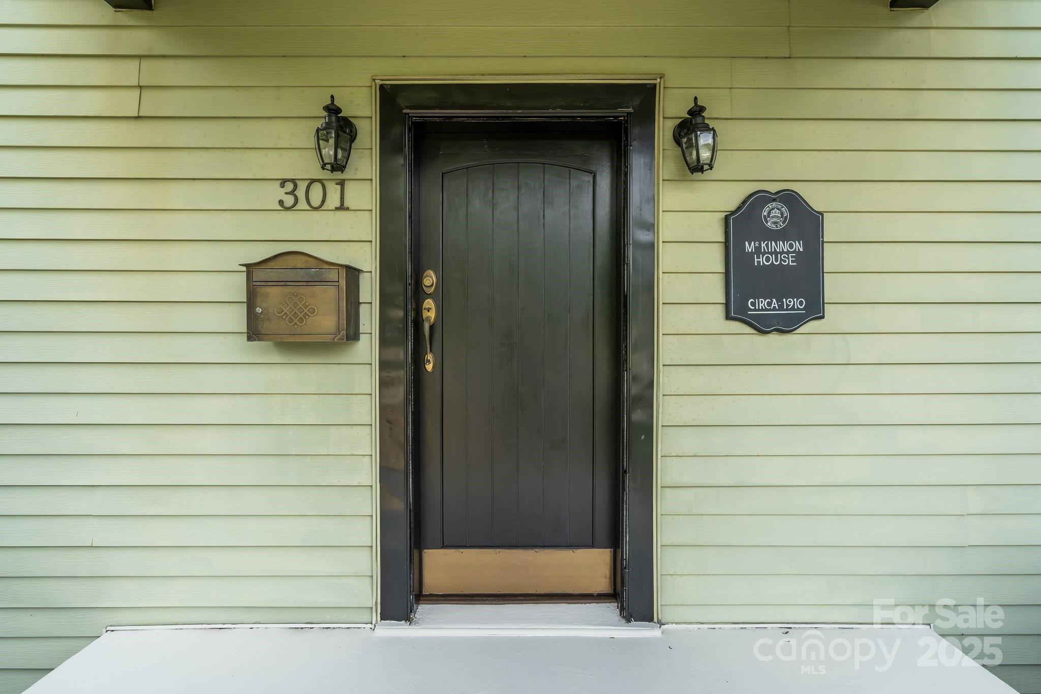 301 W Central Street — Maxton