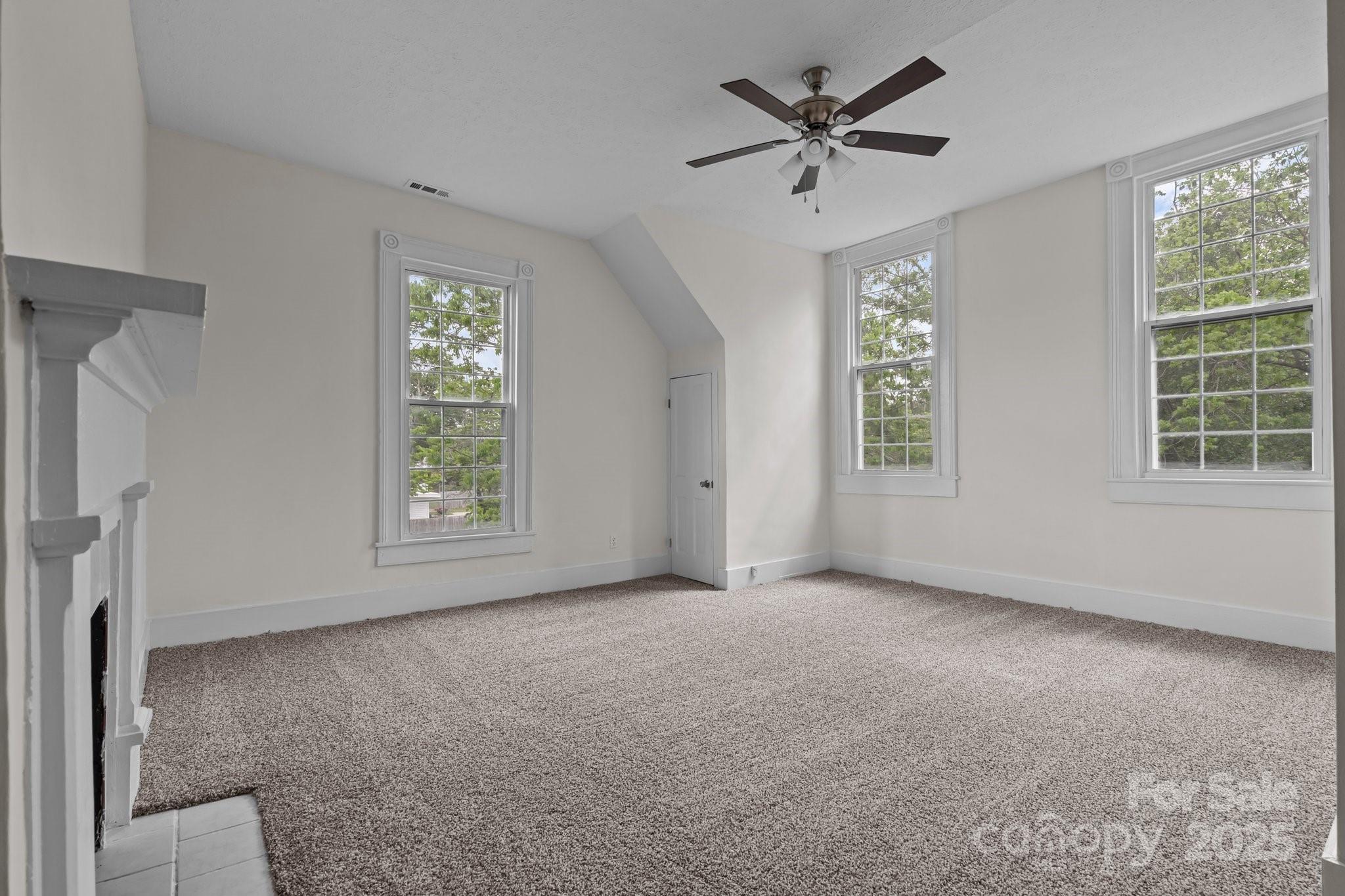 301 W Central Street — Maxton