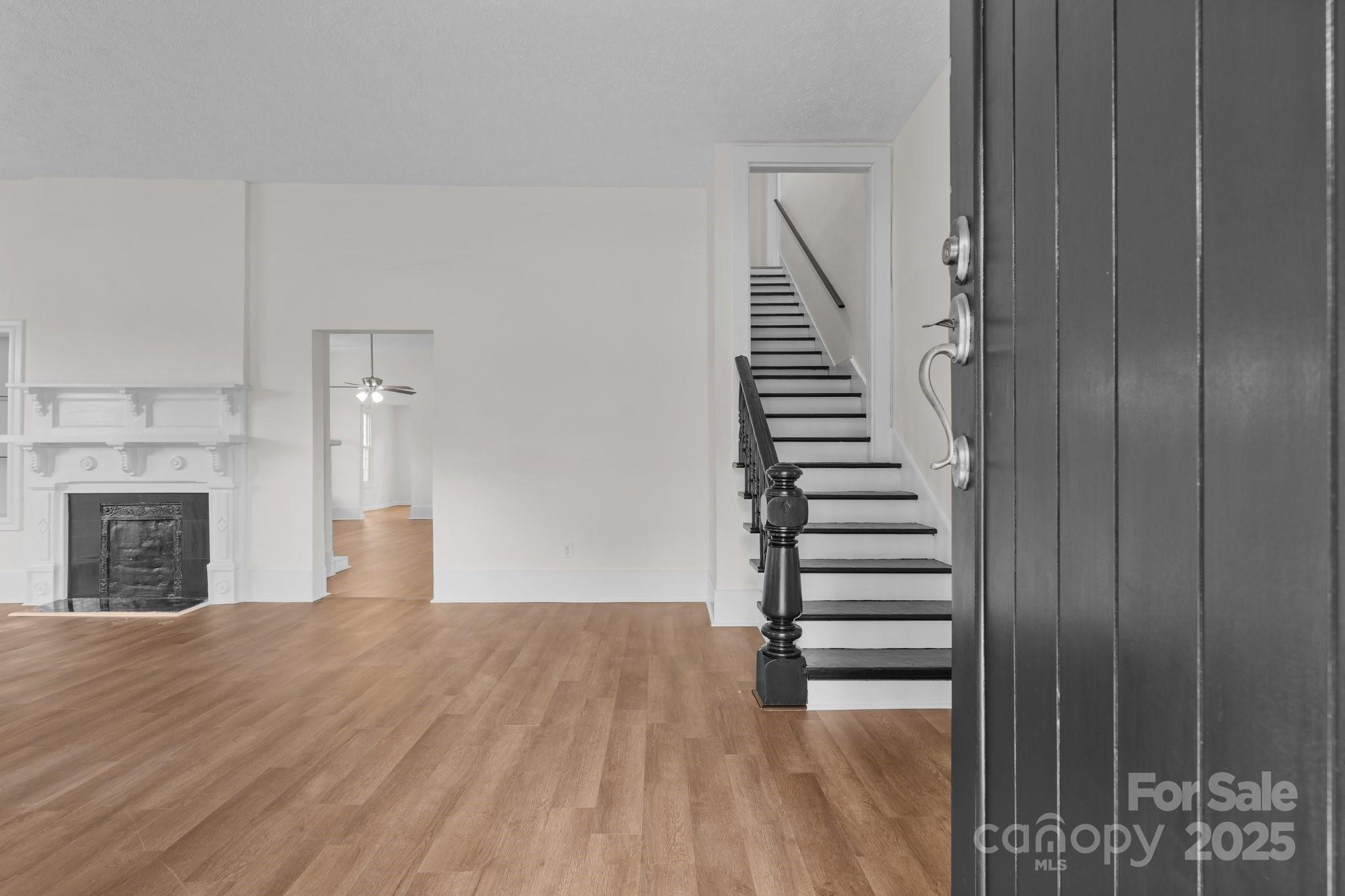 301 W Central Street — Maxton