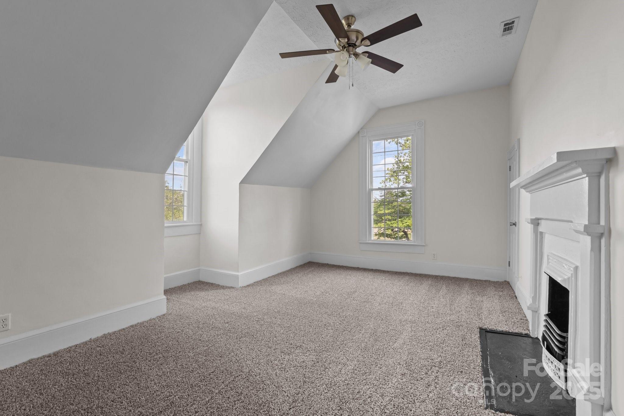 301 W Central Street — Maxton