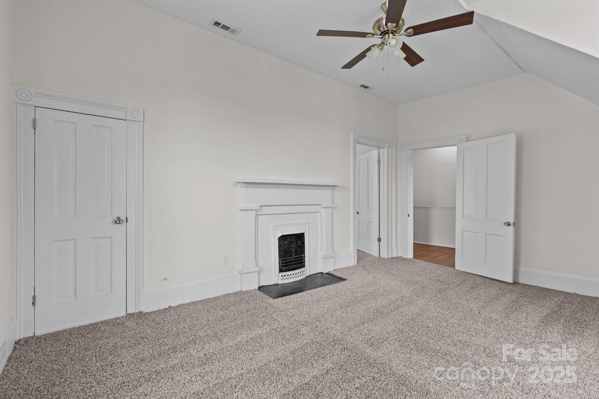 301 W Central Street — Maxton