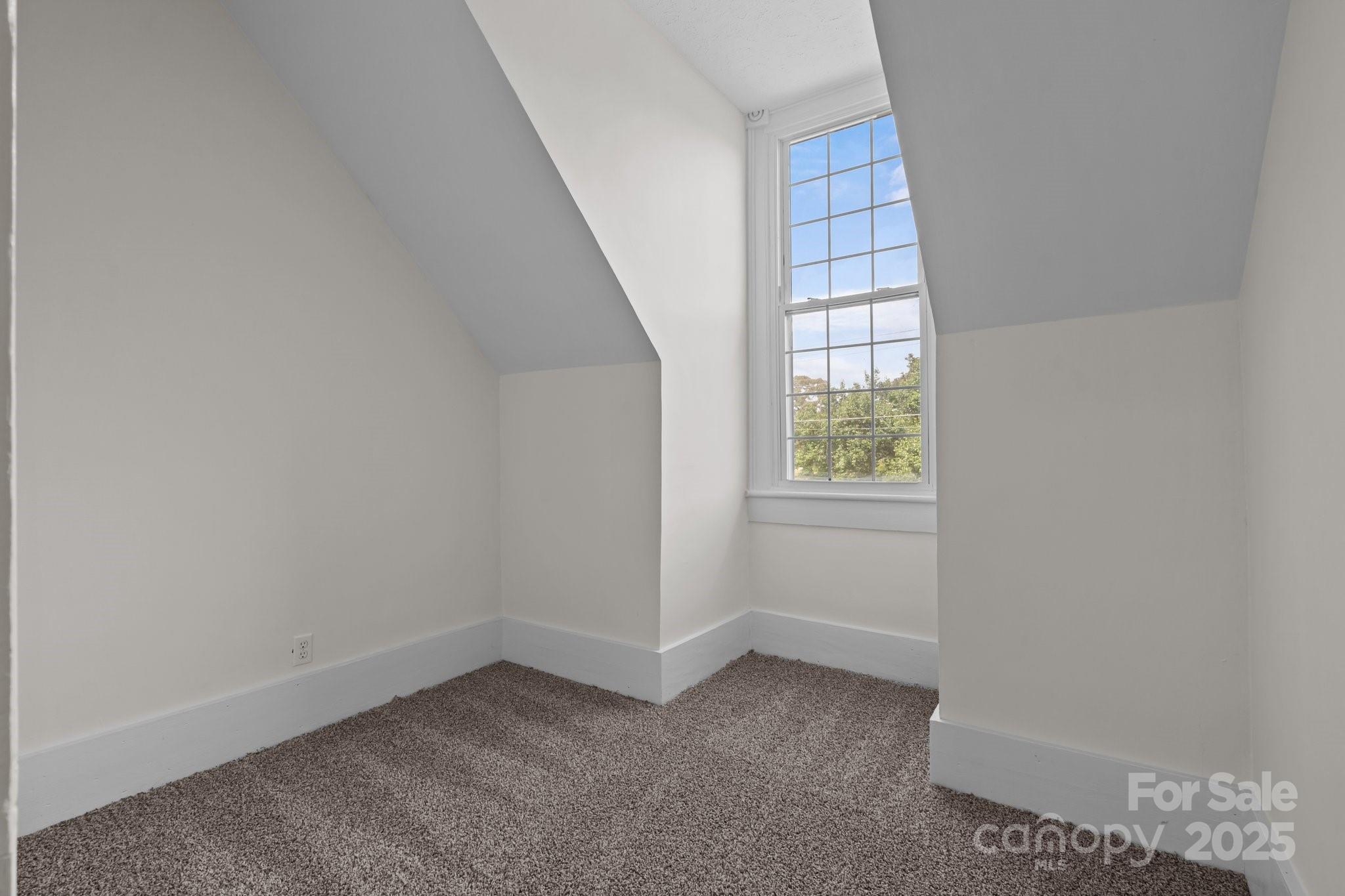 301 W Central Street — Maxton