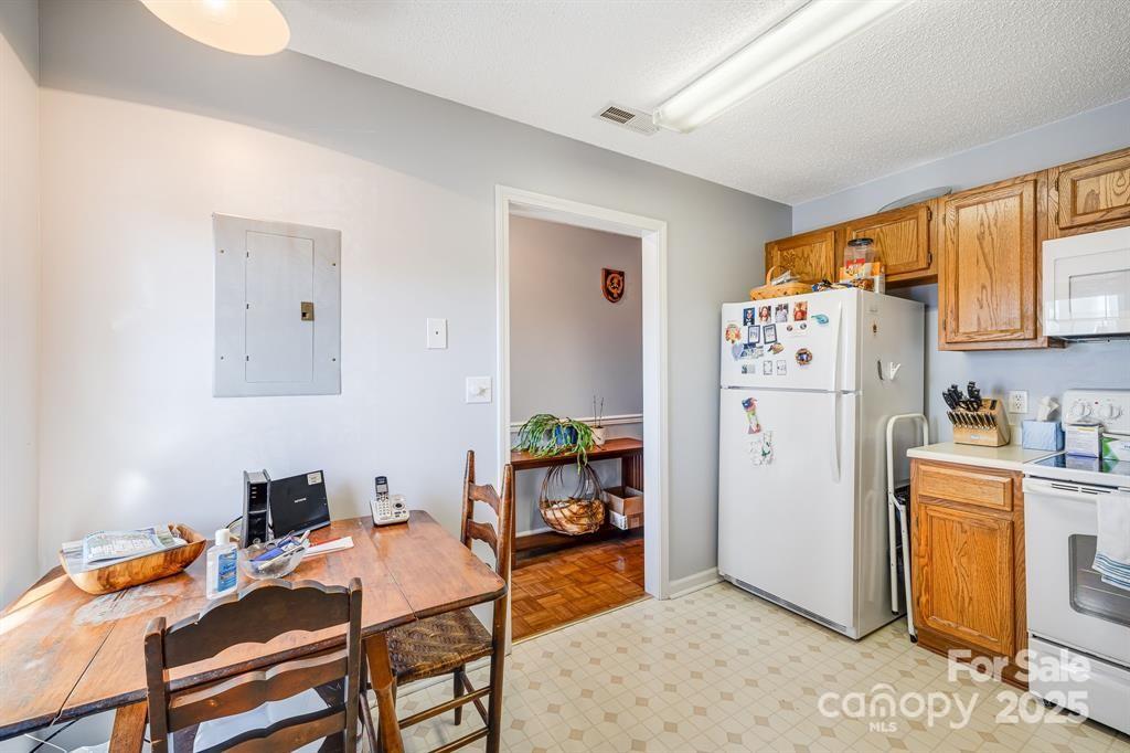 2904 Sagamore Lane — Asheville