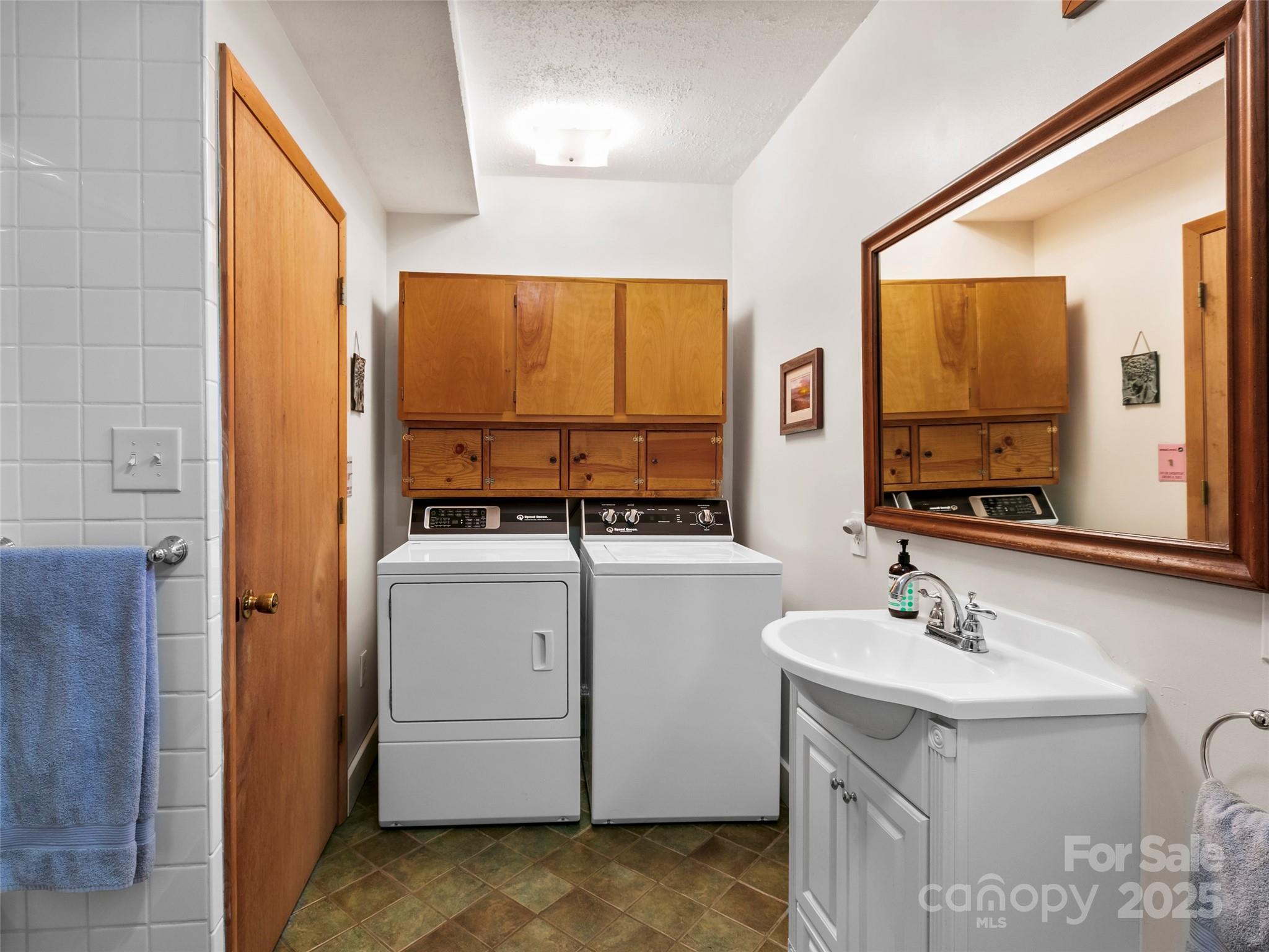 1239 Lower Loop Drive — Fletcher
