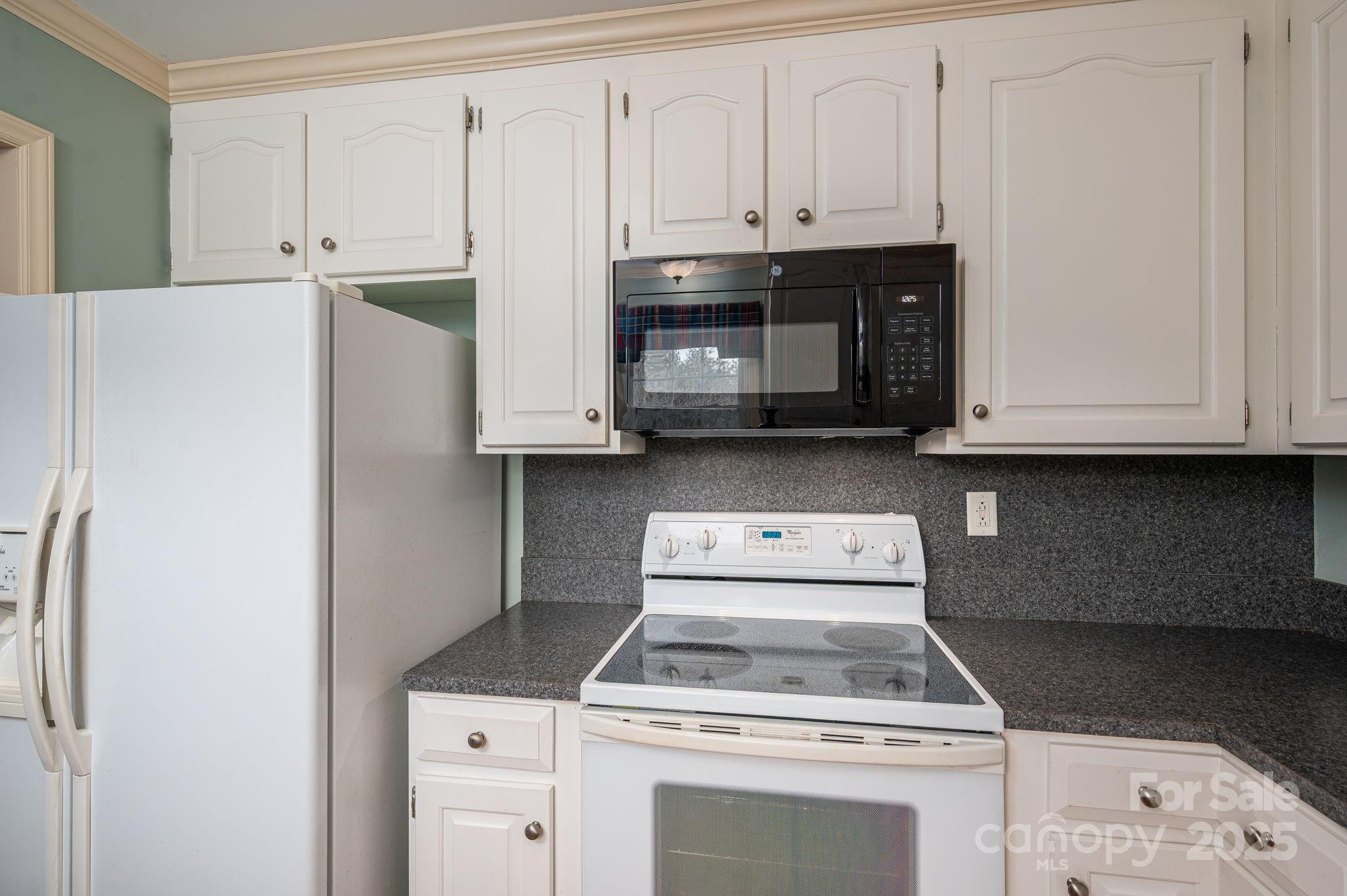 113 Old Stagecoach Road — Lawndale