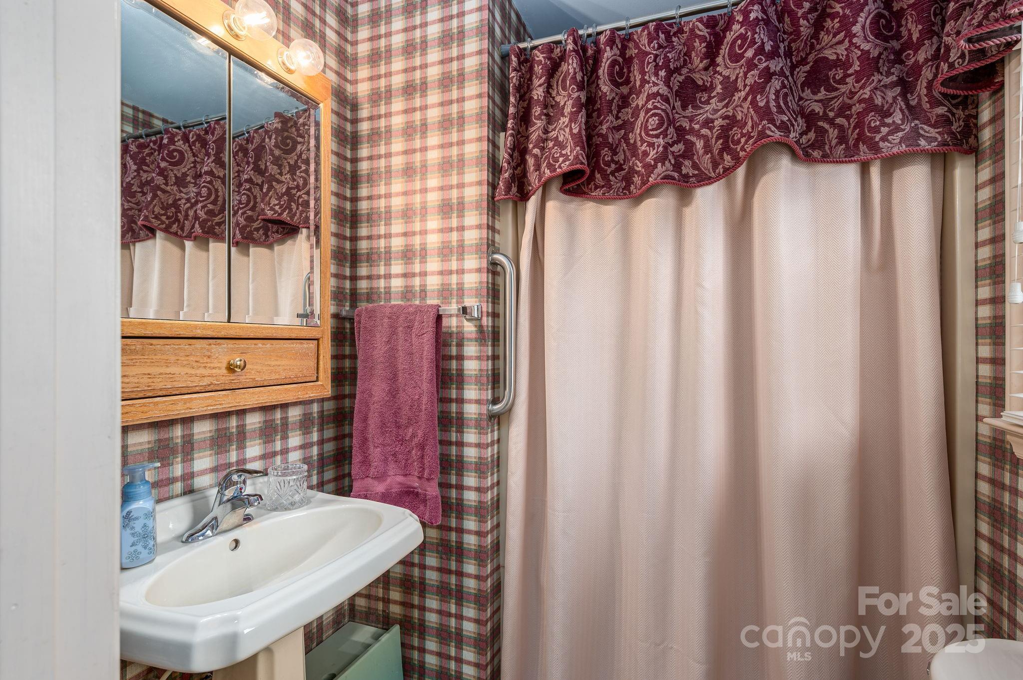 113 Old Stagecoach Road — Lawndale