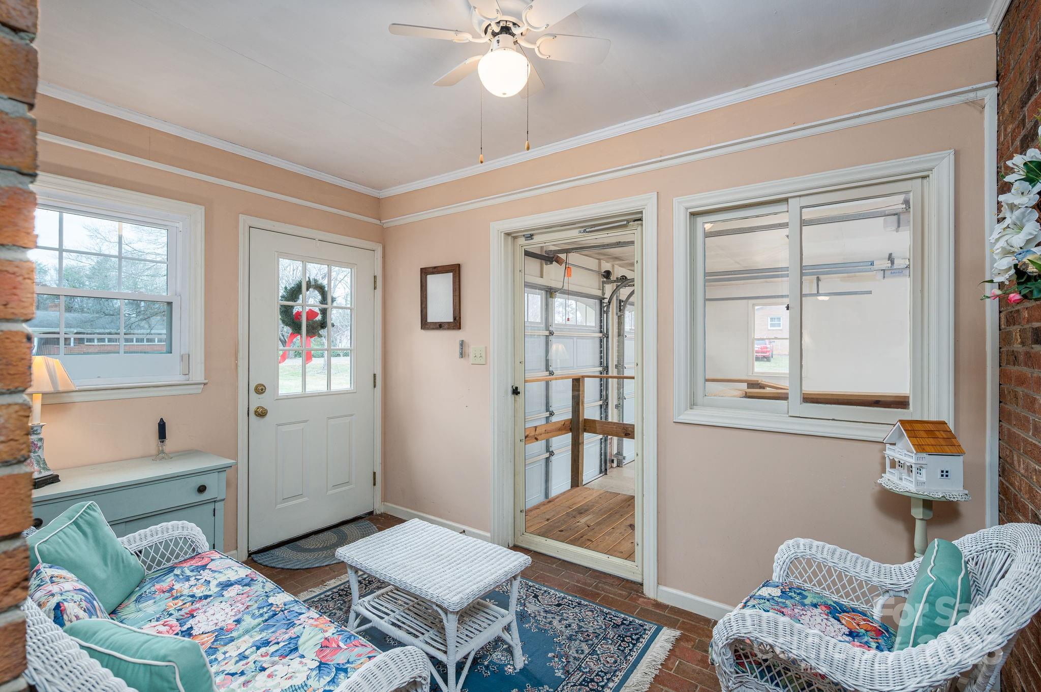 113 Old Stagecoach Road — Lawndale