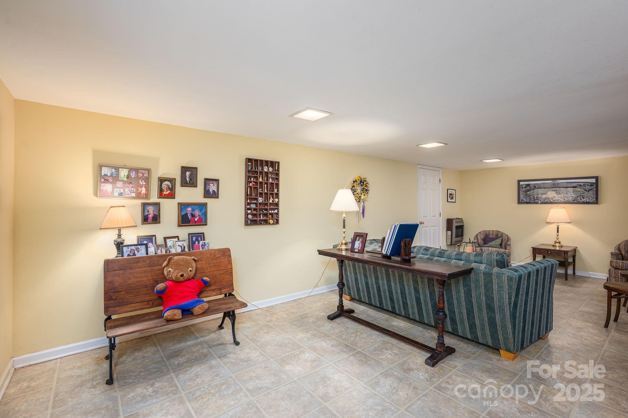 113 Old Stagecoach Road — Lawndale
