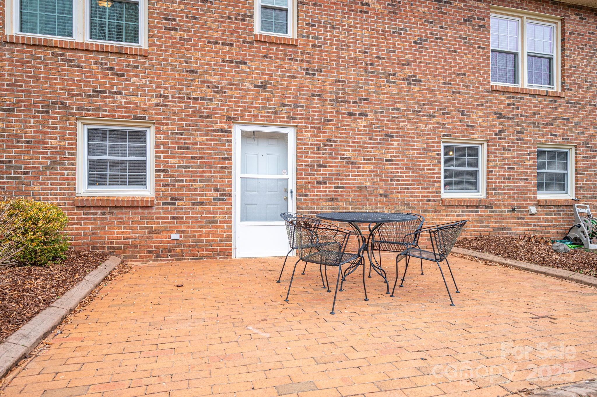 113 Old Stagecoach Road — Lawndale