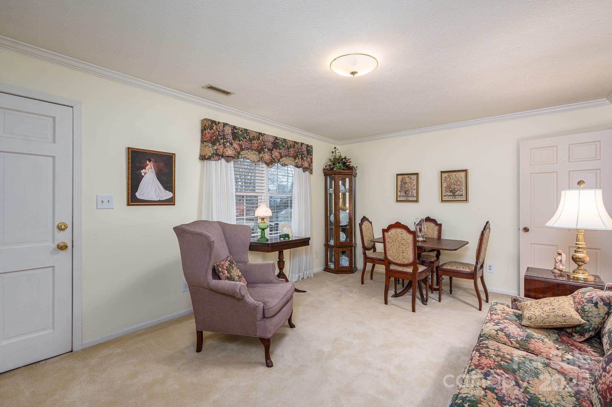 113 Old Stagecoach Road — Lawndale