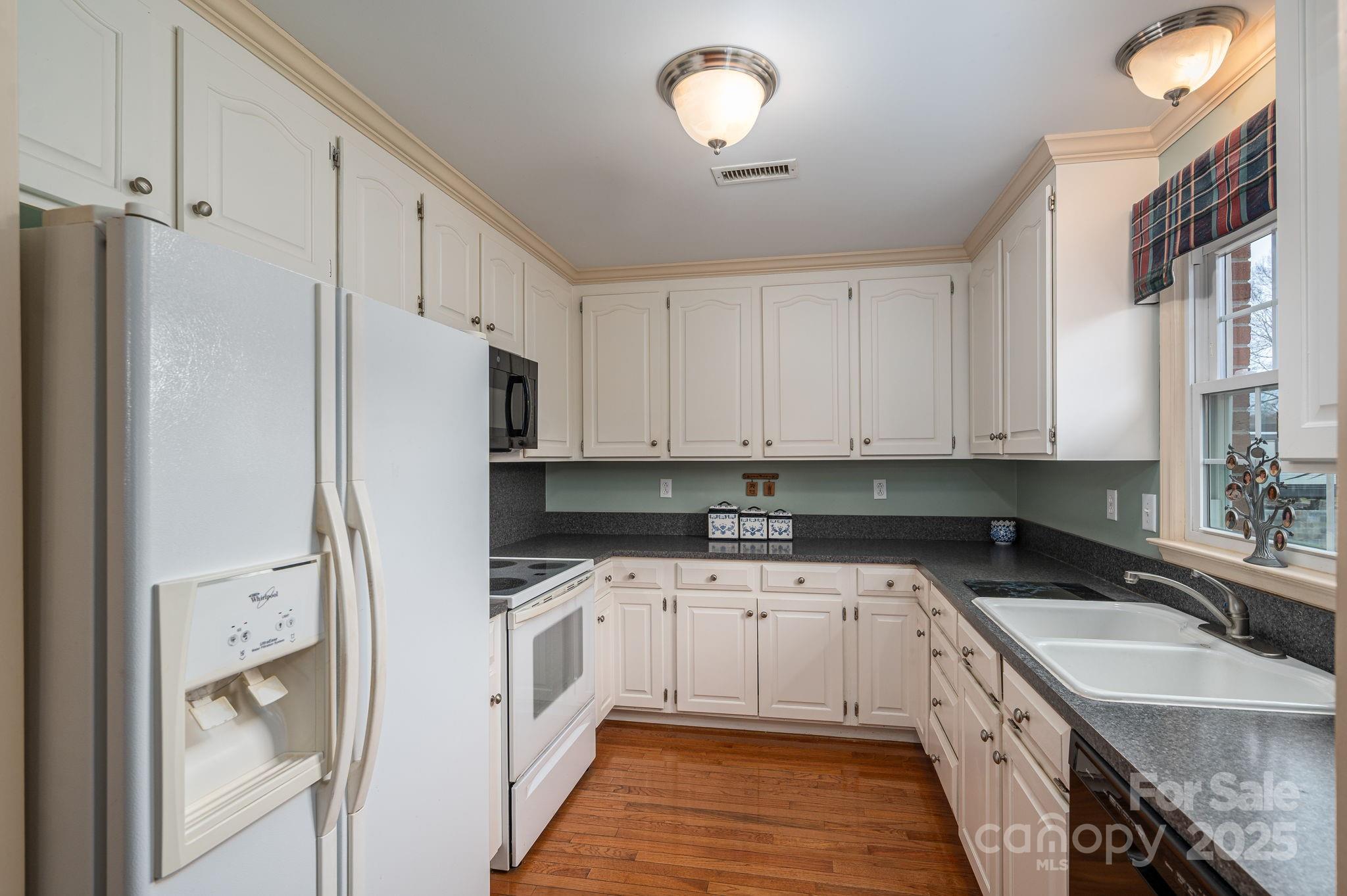 113 Old Stagecoach Road — Lawndale