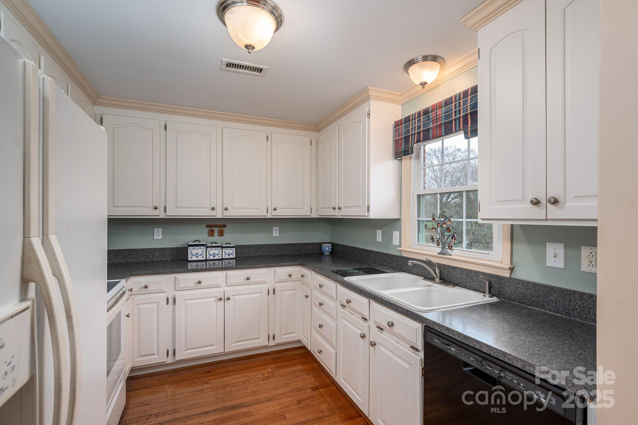 113 Old Stagecoach Road — Lawndale
