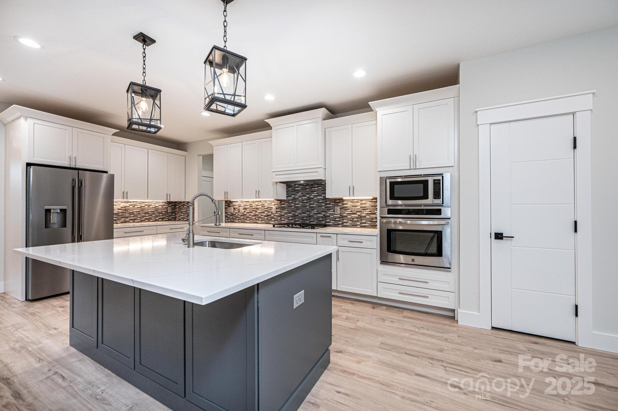 1328 33rd Avenue Drive NE — Hickory
