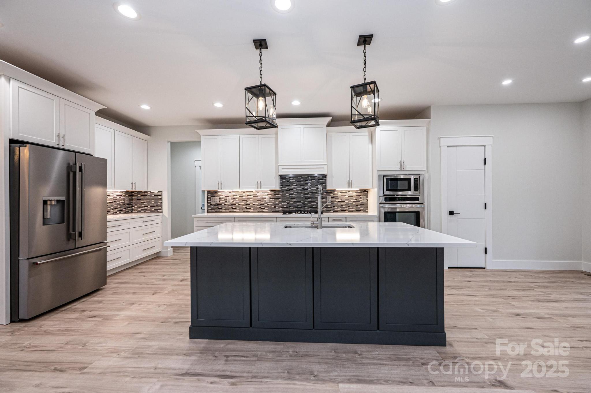 1328 33rd Avenue Drive NE — Hickory