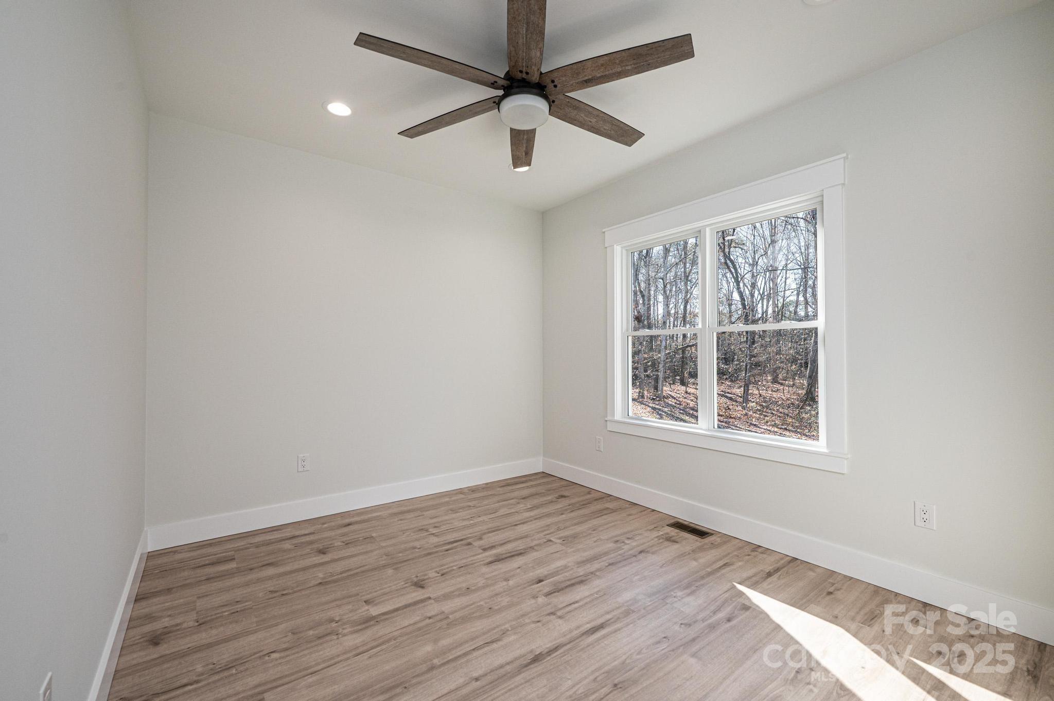 1328 33rd Avenue Drive NE — Hickory