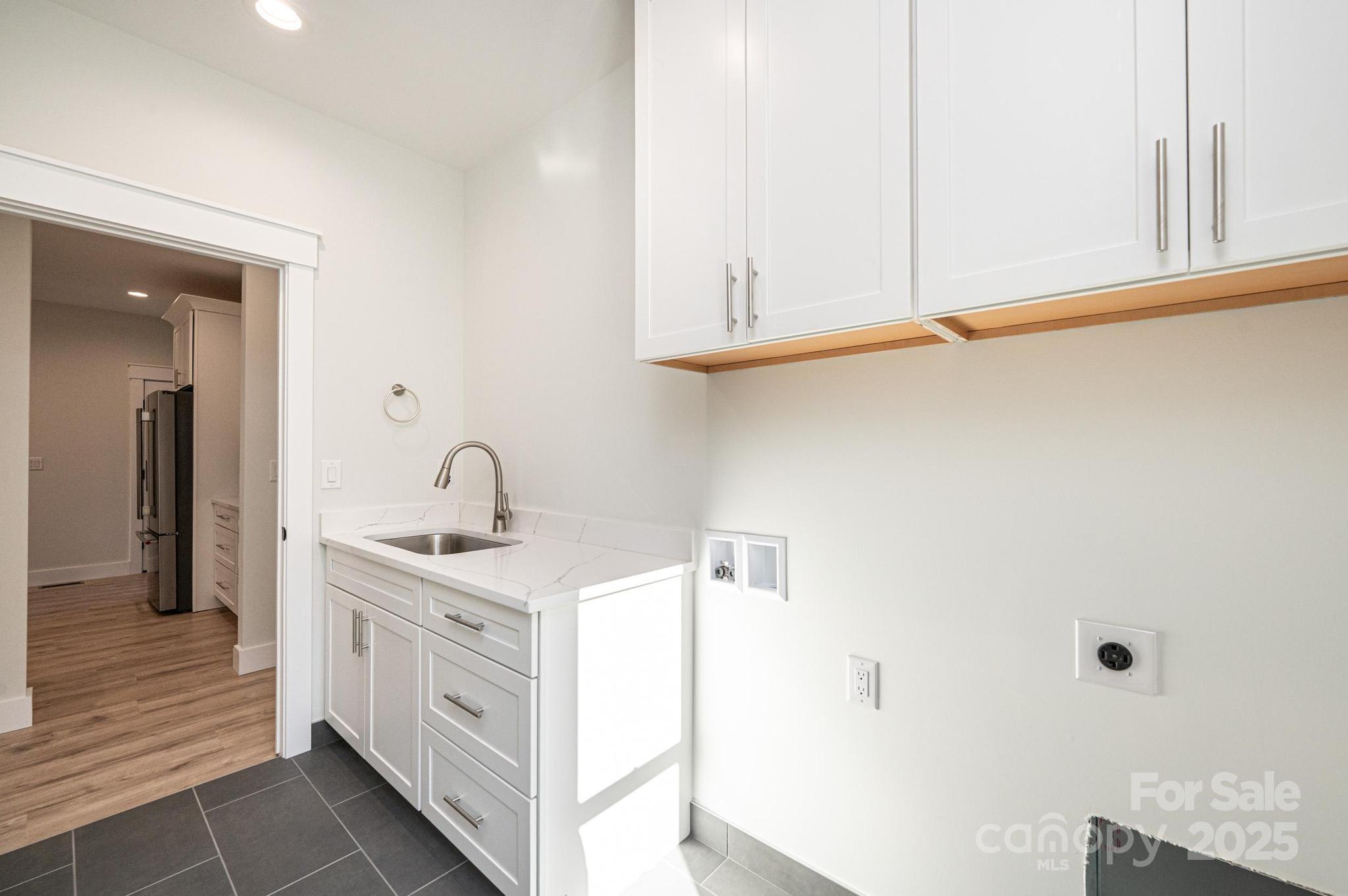 1328 33rd Avenue Drive NE — Hickory