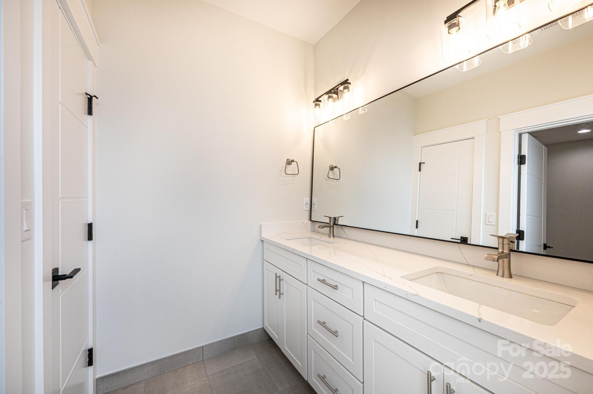 1328 33rd Avenue Drive NE — Hickory
