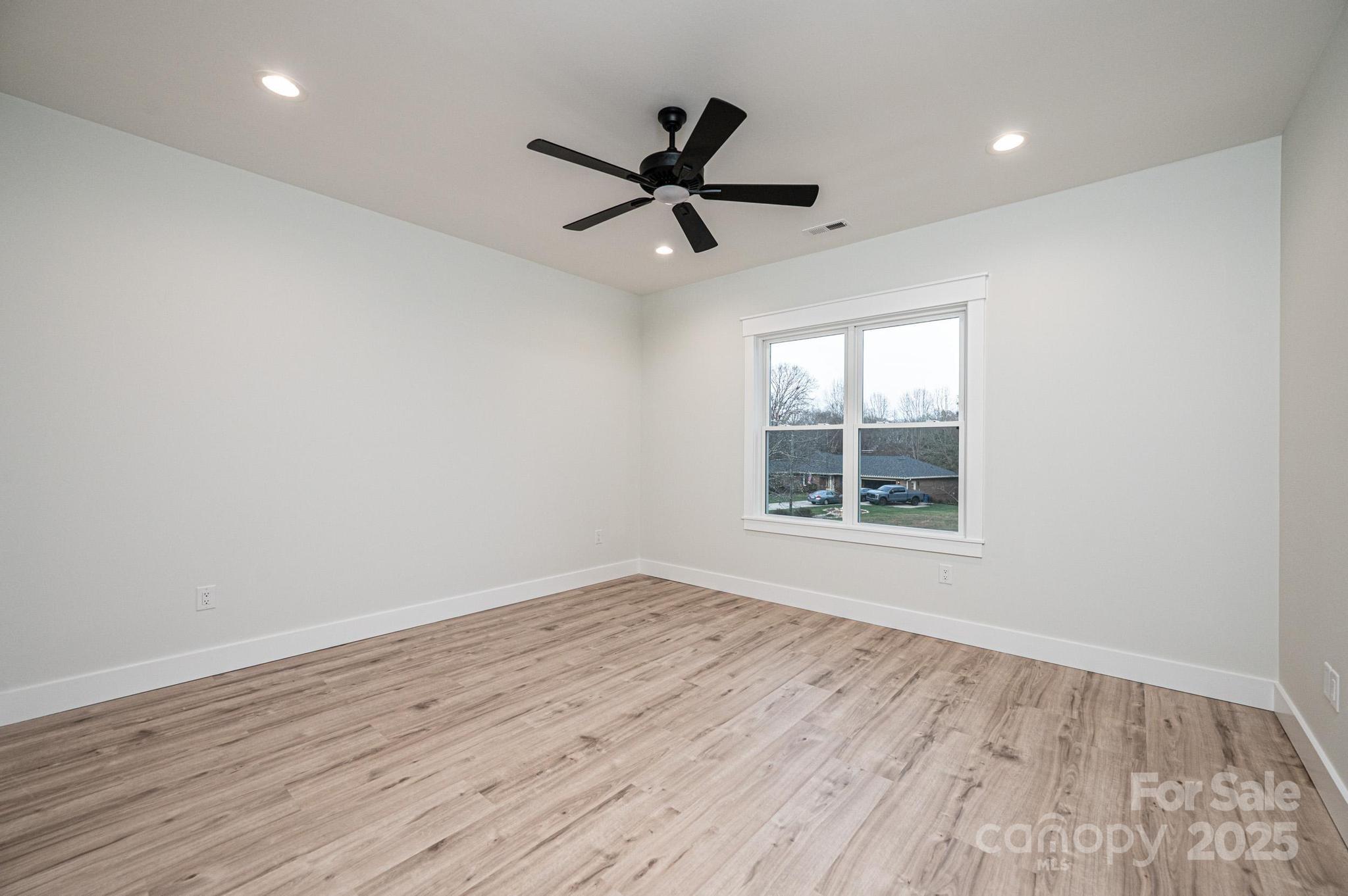 1328 33rd Avenue Drive NE — Hickory