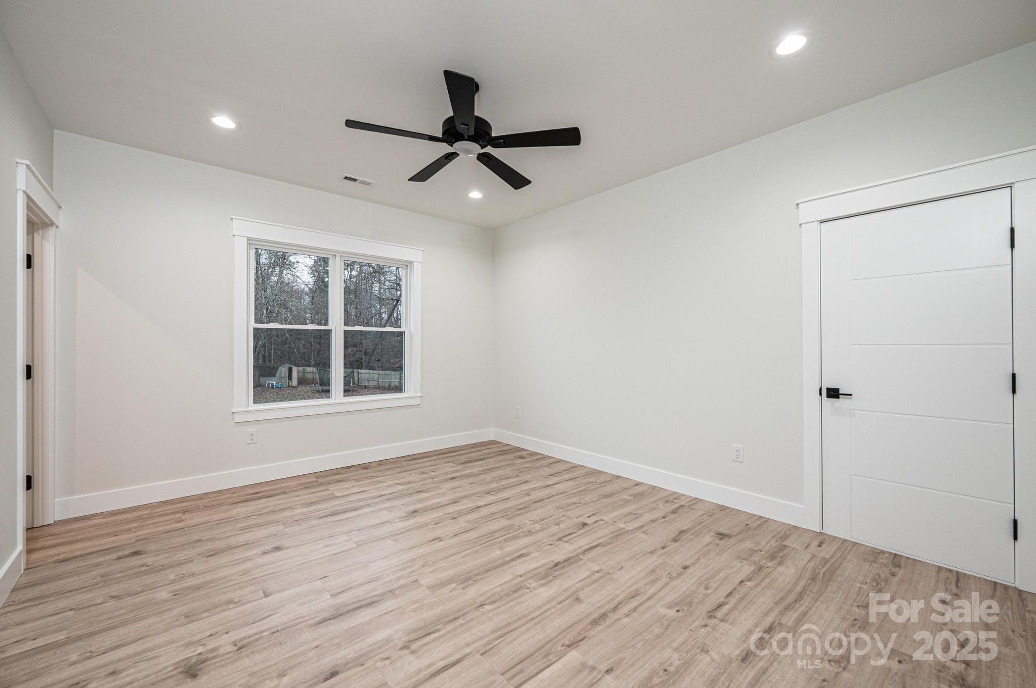 1328 33rd Avenue Drive NE — Hickory