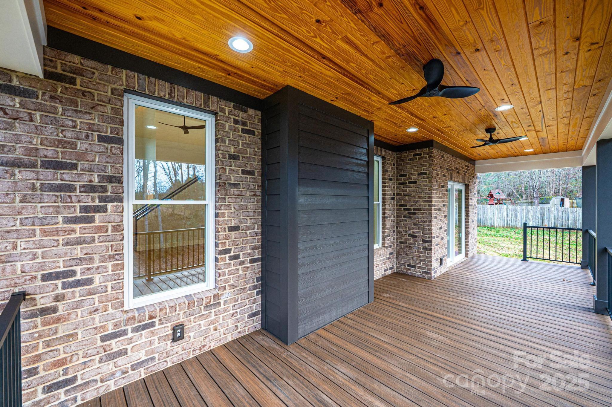 1328 33rd Avenue Drive NE — Hickory