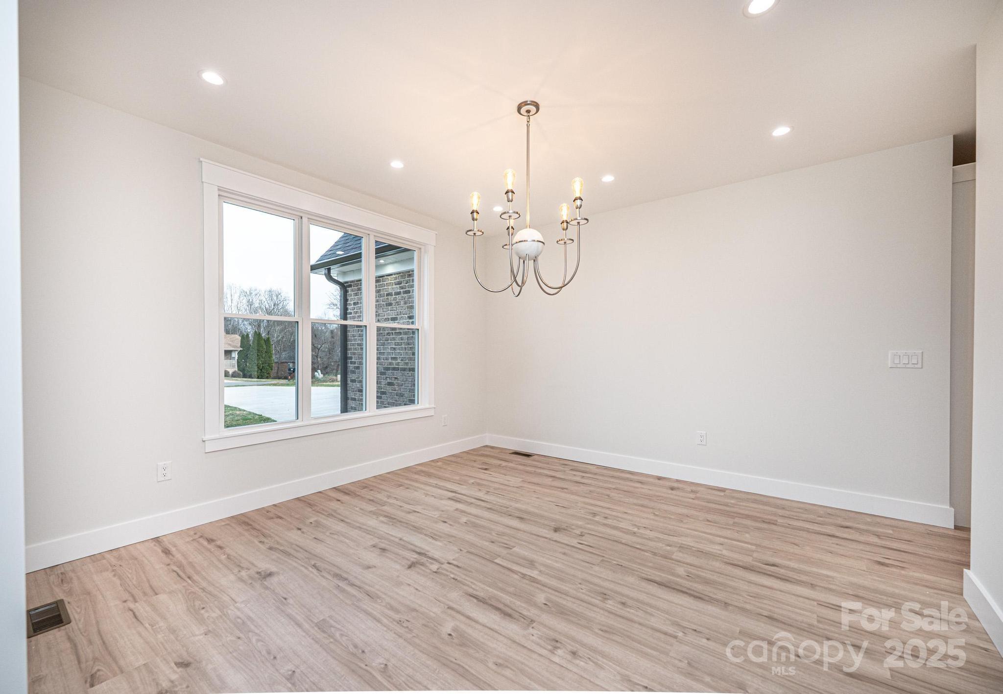 1328 33rd Avenue Drive NE — Hickory
