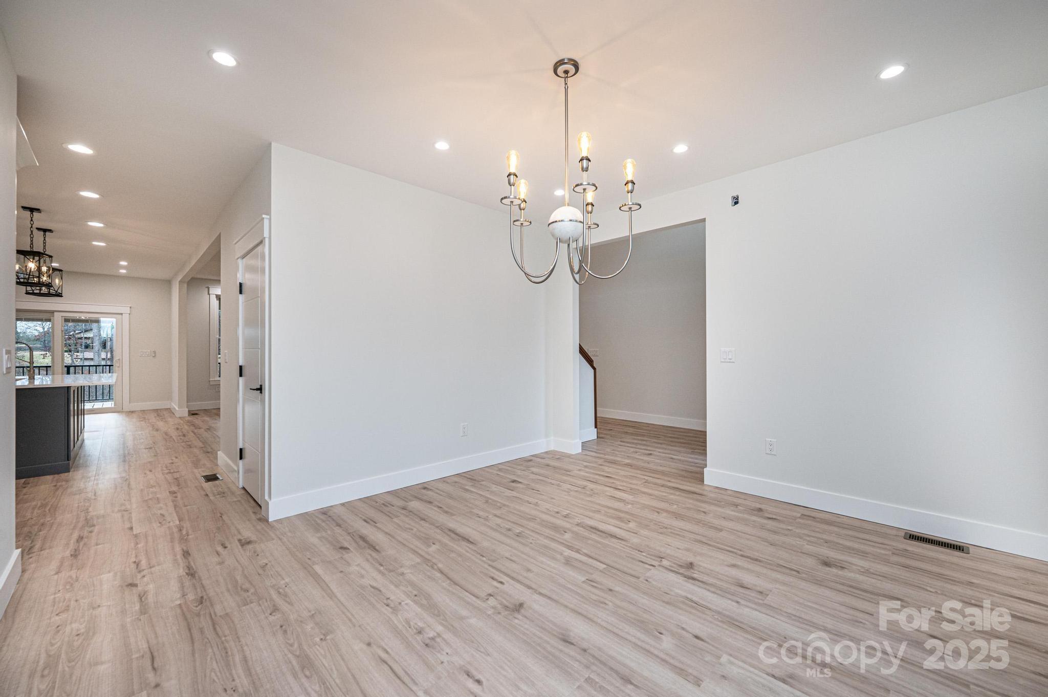 1328 33rd Avenue Drive NE — Hickory