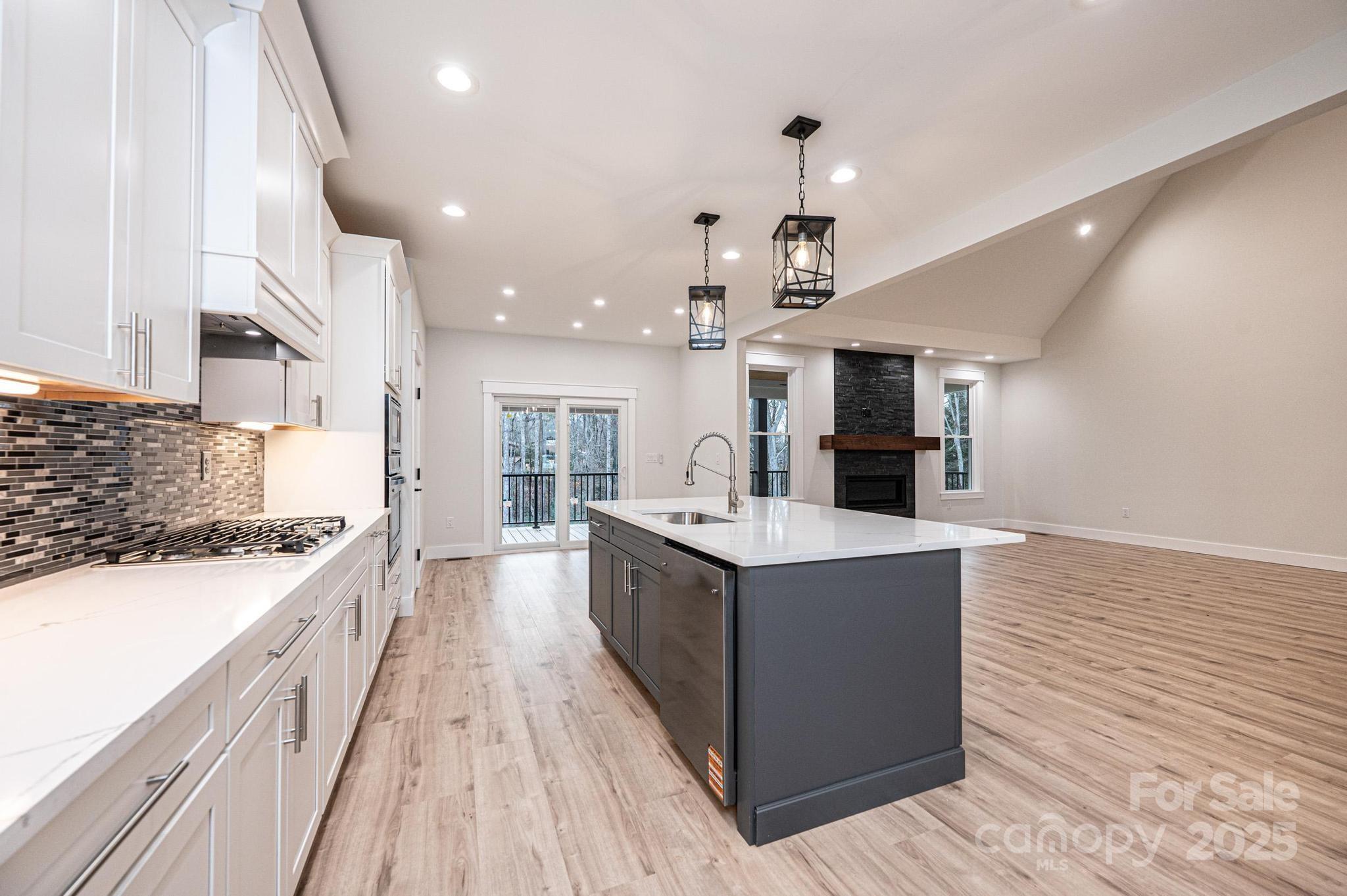 1328 33rd Avenue Drive NE — Hickory