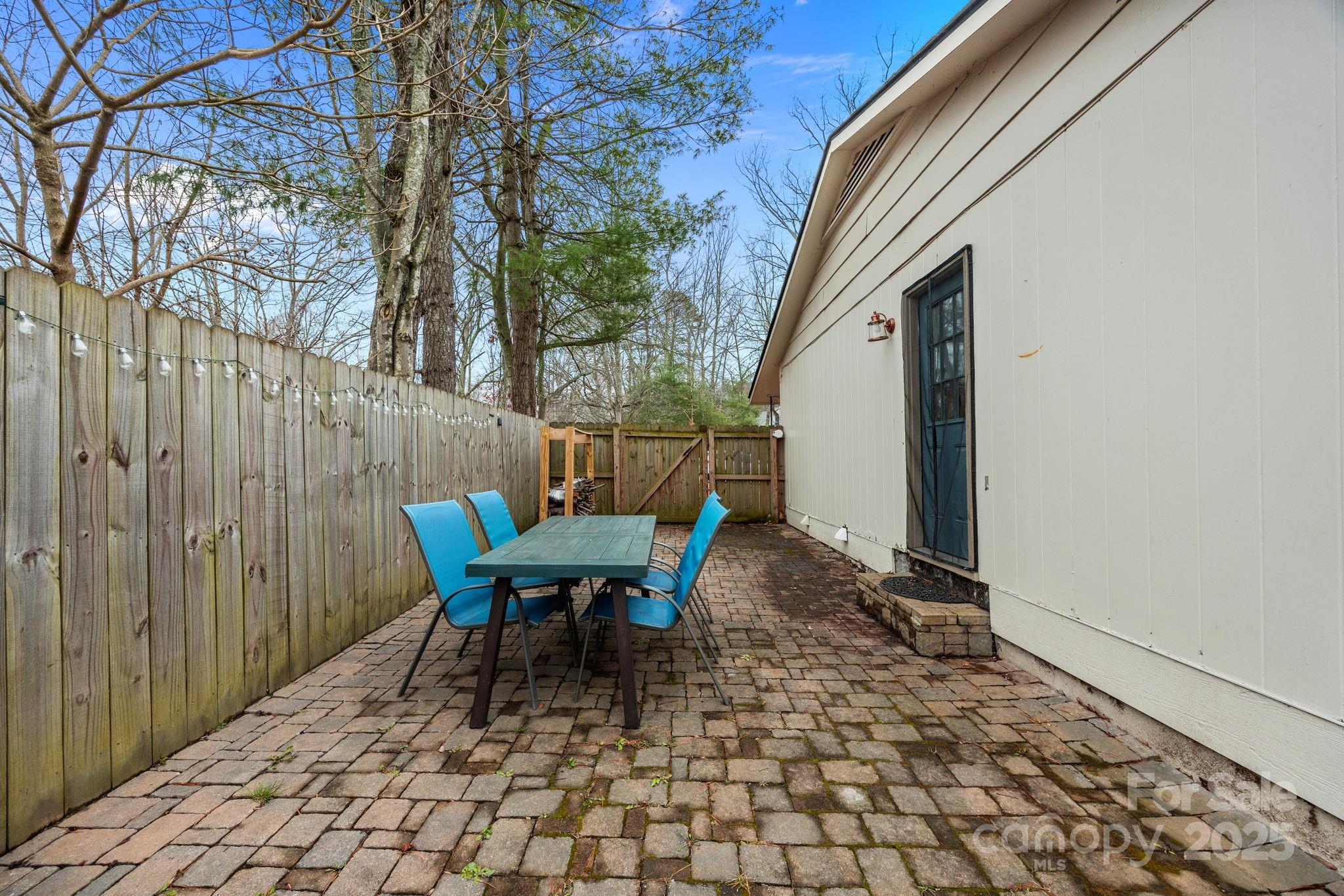 196 Weston Road — Arden