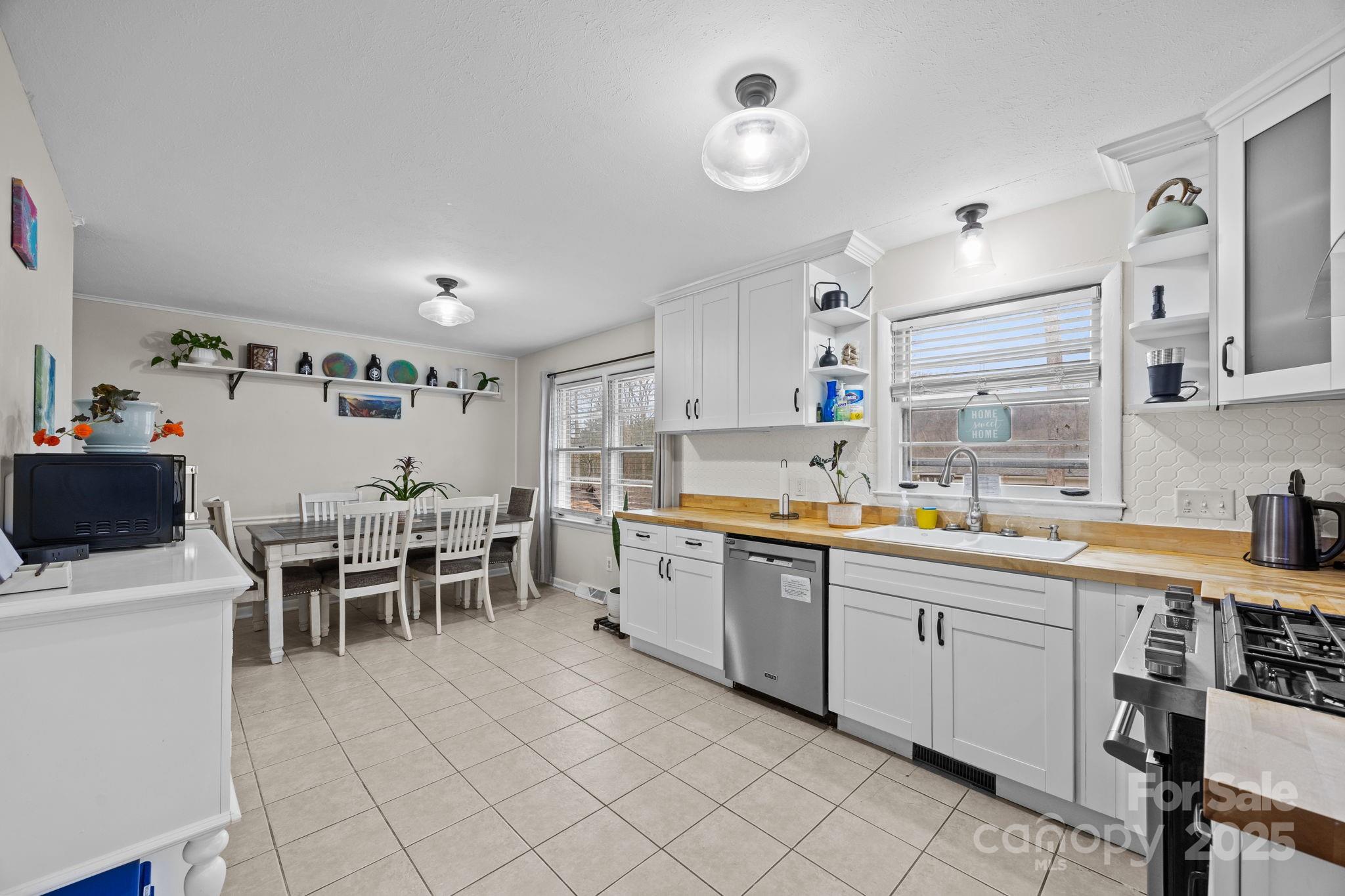 196 Weston Road — Arden
