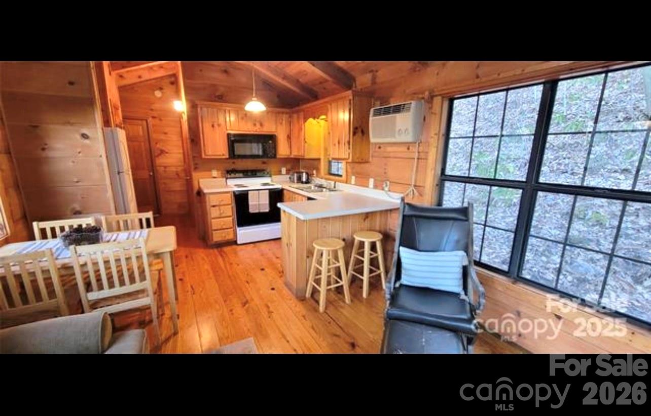 000 Wayah Zooshuga Road — Maggie Valley
