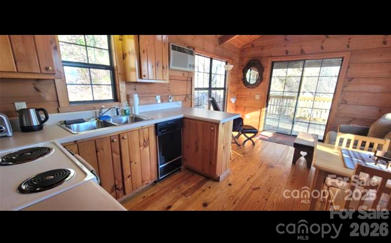 000 Wayah Zooshuga Road — Maggie Valley