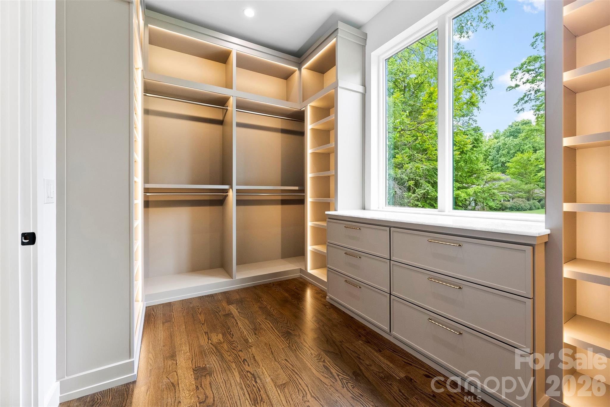 729 Amesbury Drive — Mt Ulla