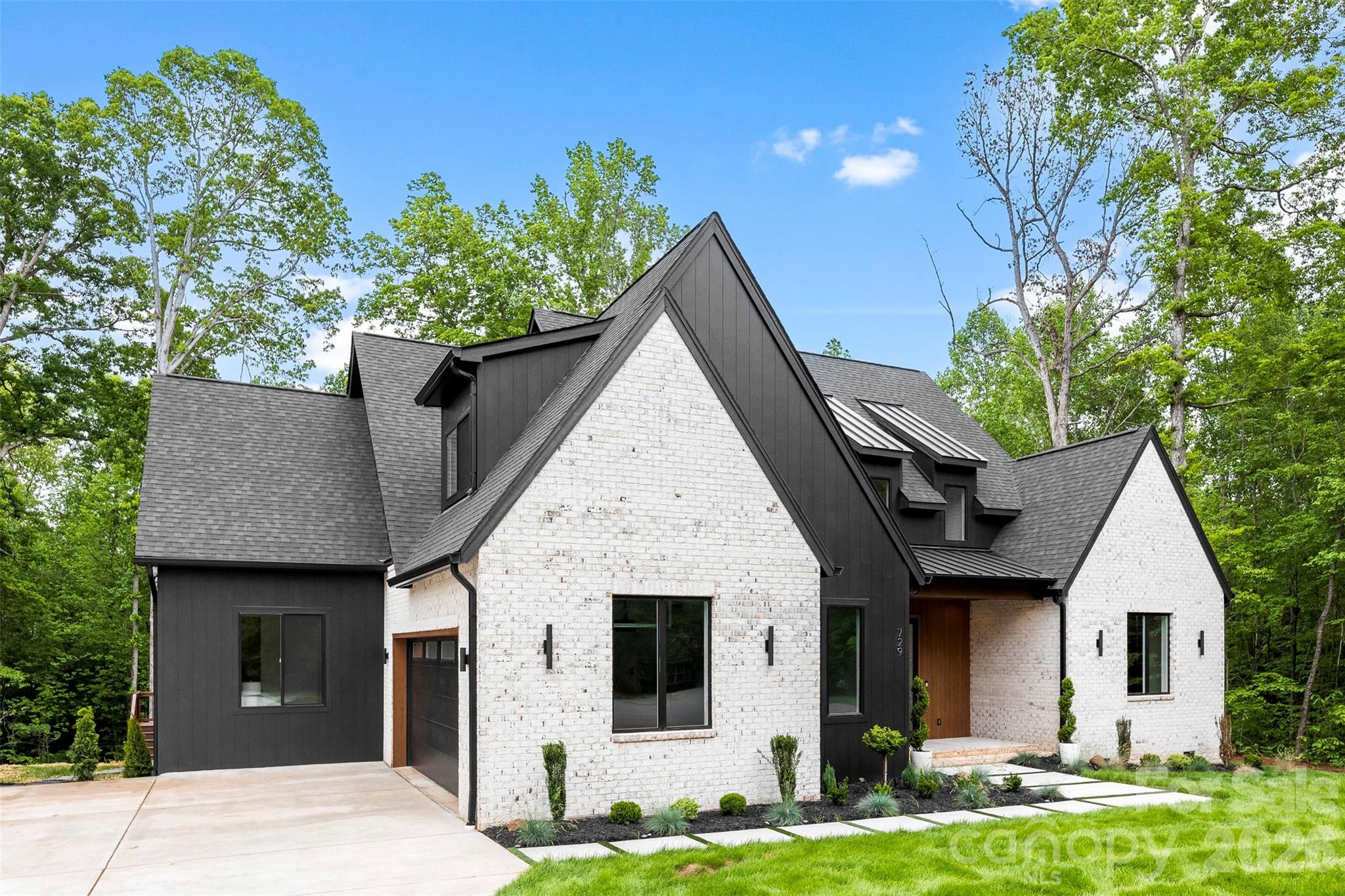729 Amesbury Drive — Mt Ulla