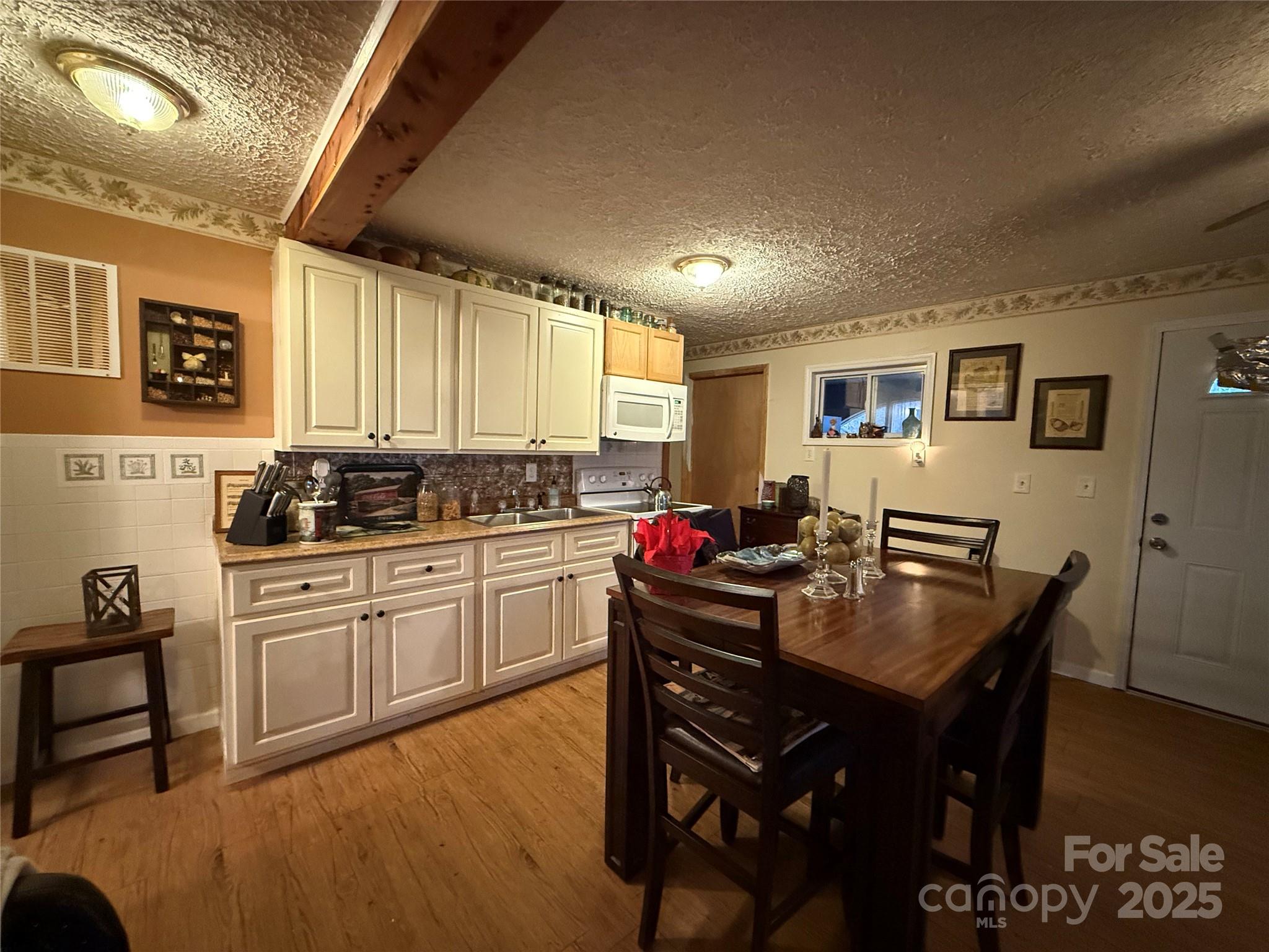201 Mountain Vista Road — Canton