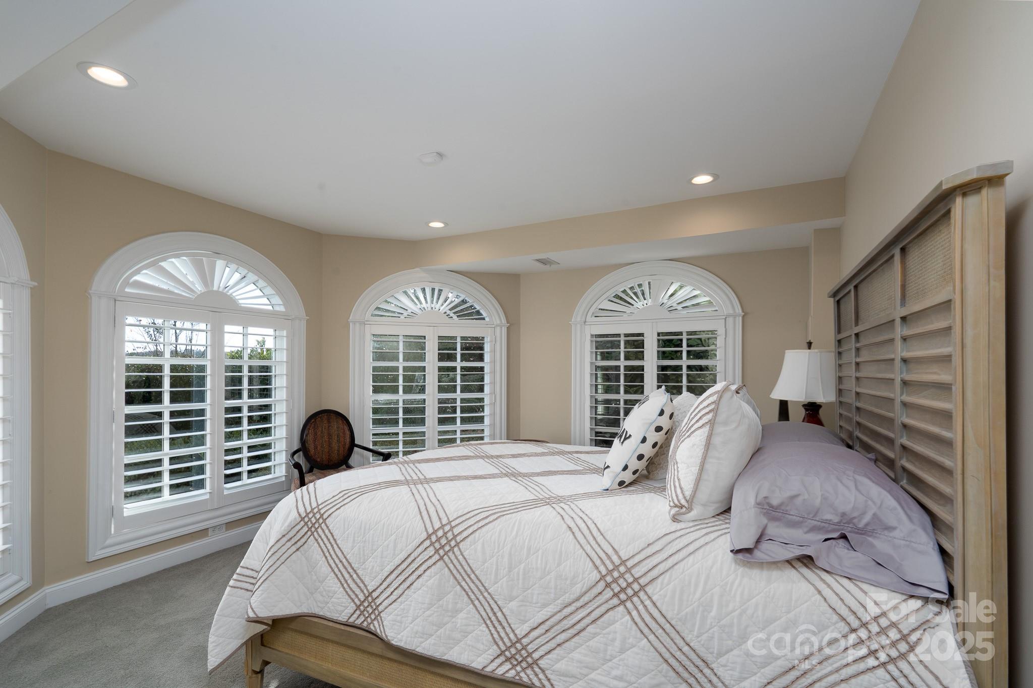 444 Glenbrook Springs None — New London