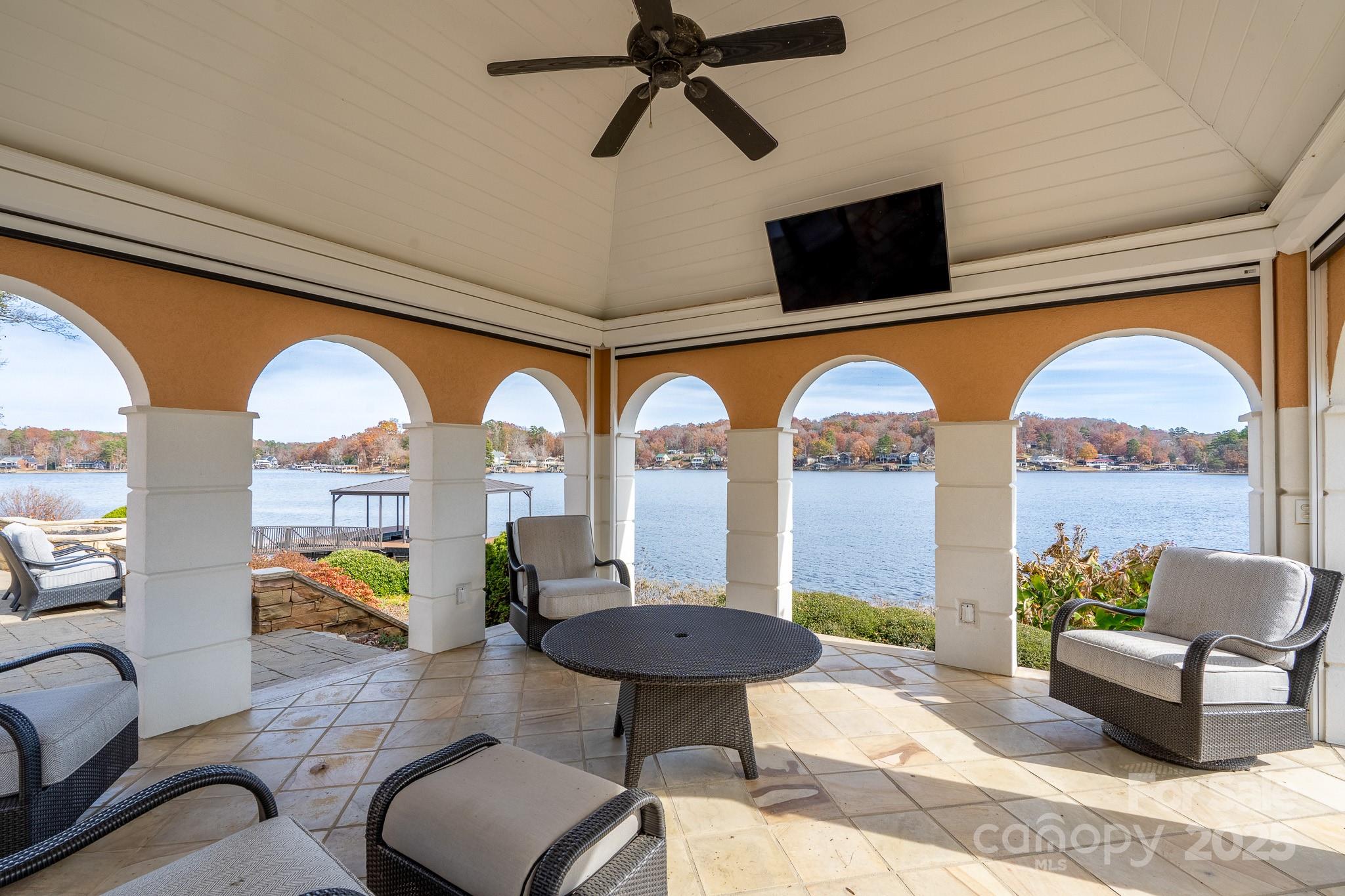 444 Glenbrook Springs None — New London