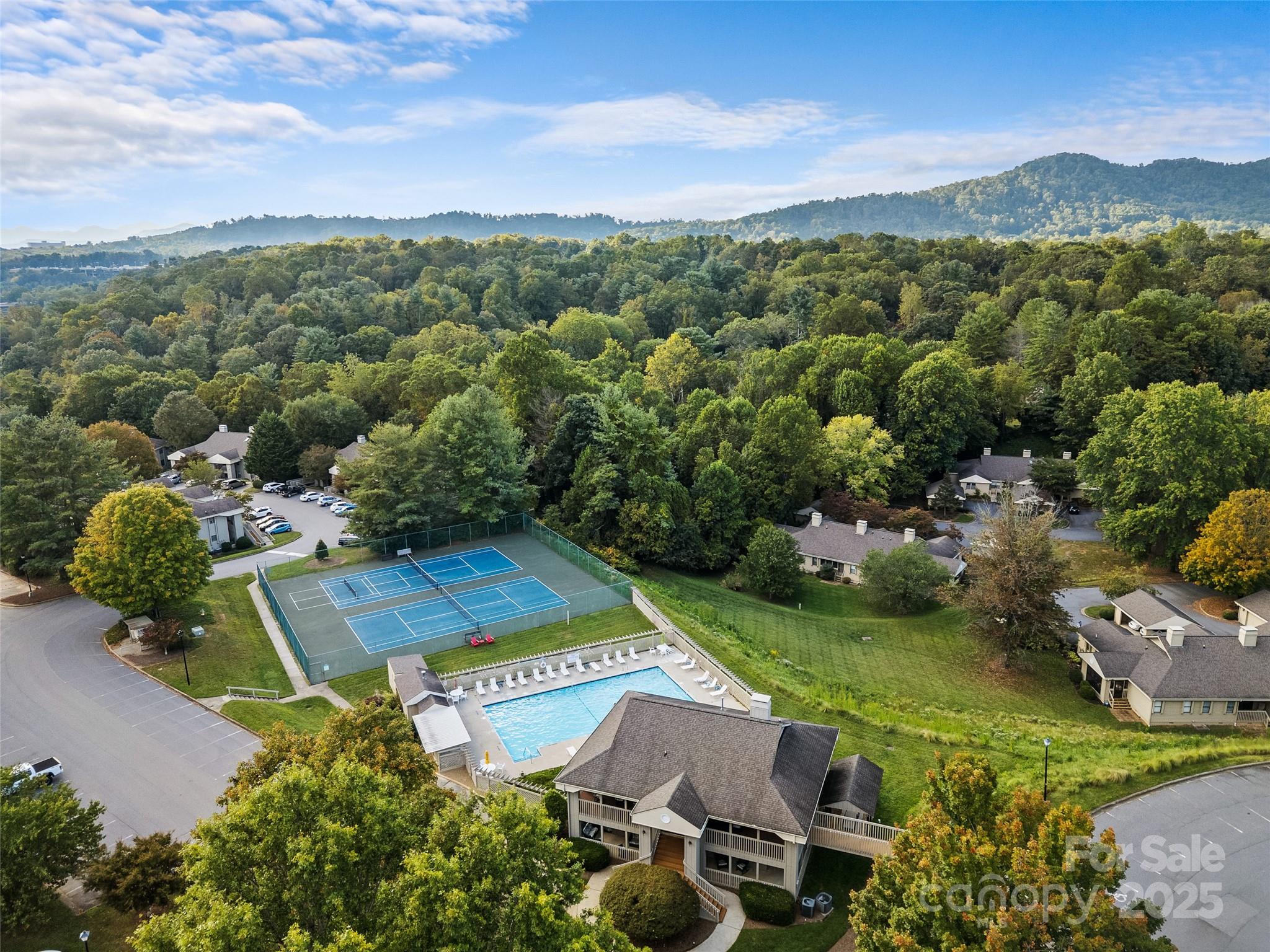 102 Abbey Circle — Asheville