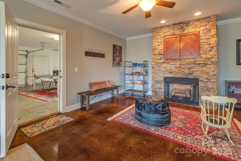 61 Buckle Ridge — Weaverville