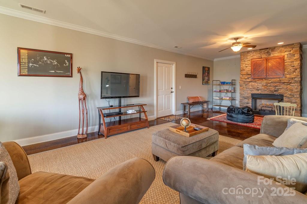 61 Buckle Ridge — Weaverville