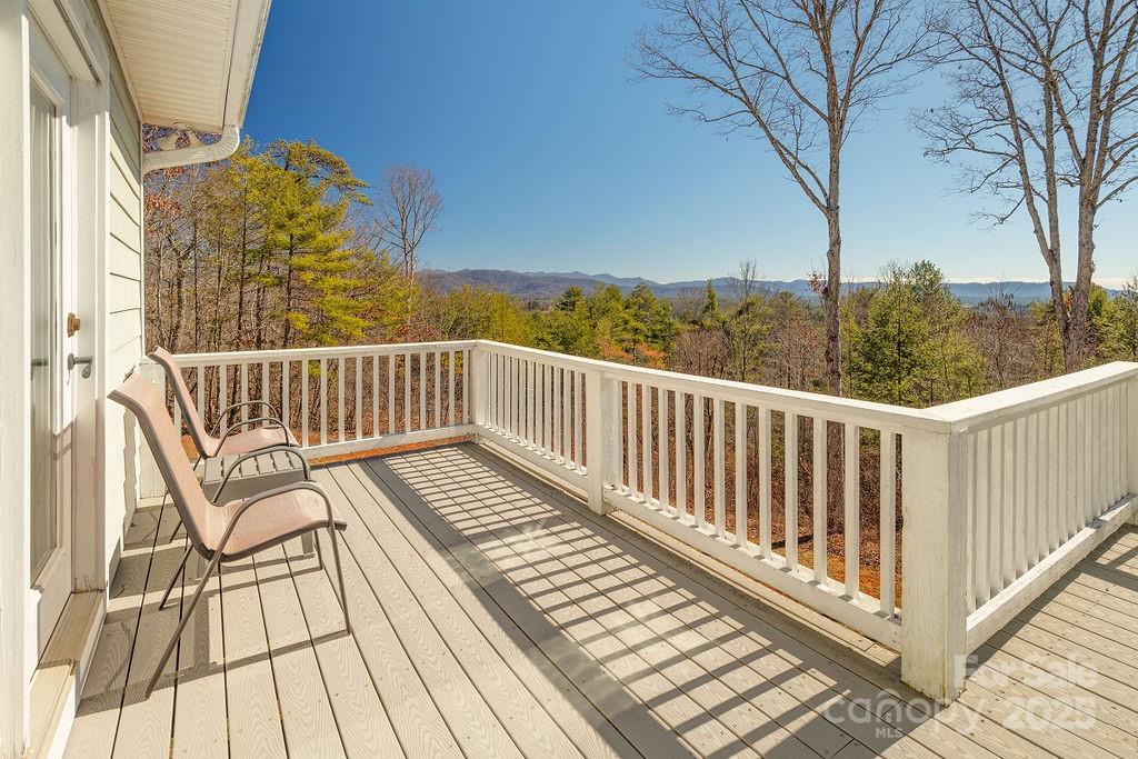 61 Buckle Ridge — Weaverville