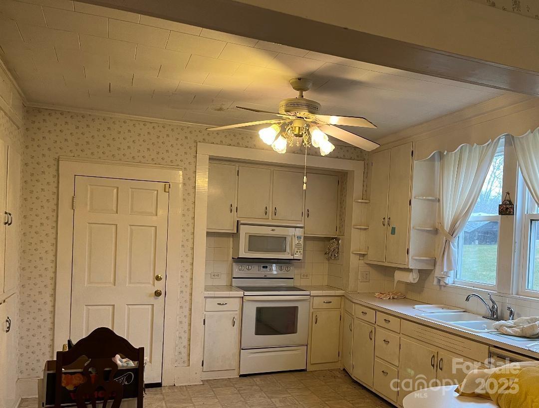 526 W Houstonville Road W #2 — Hamptonville