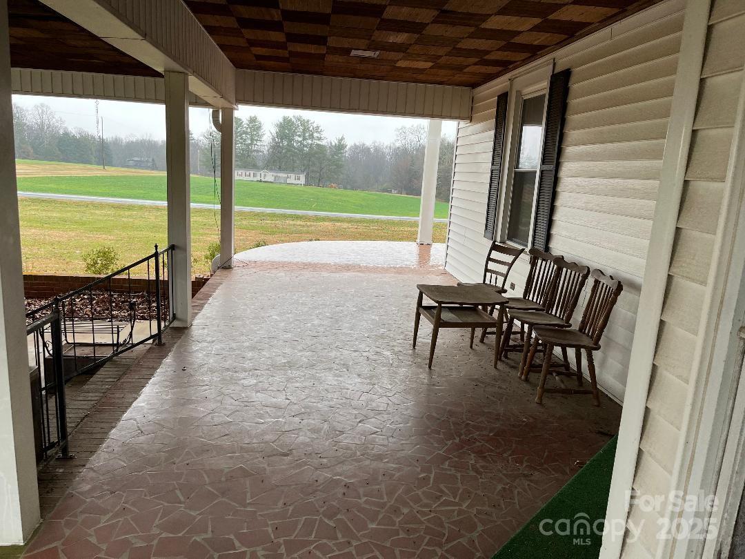 526 W Houstonville Road W #2 — Hamptonville